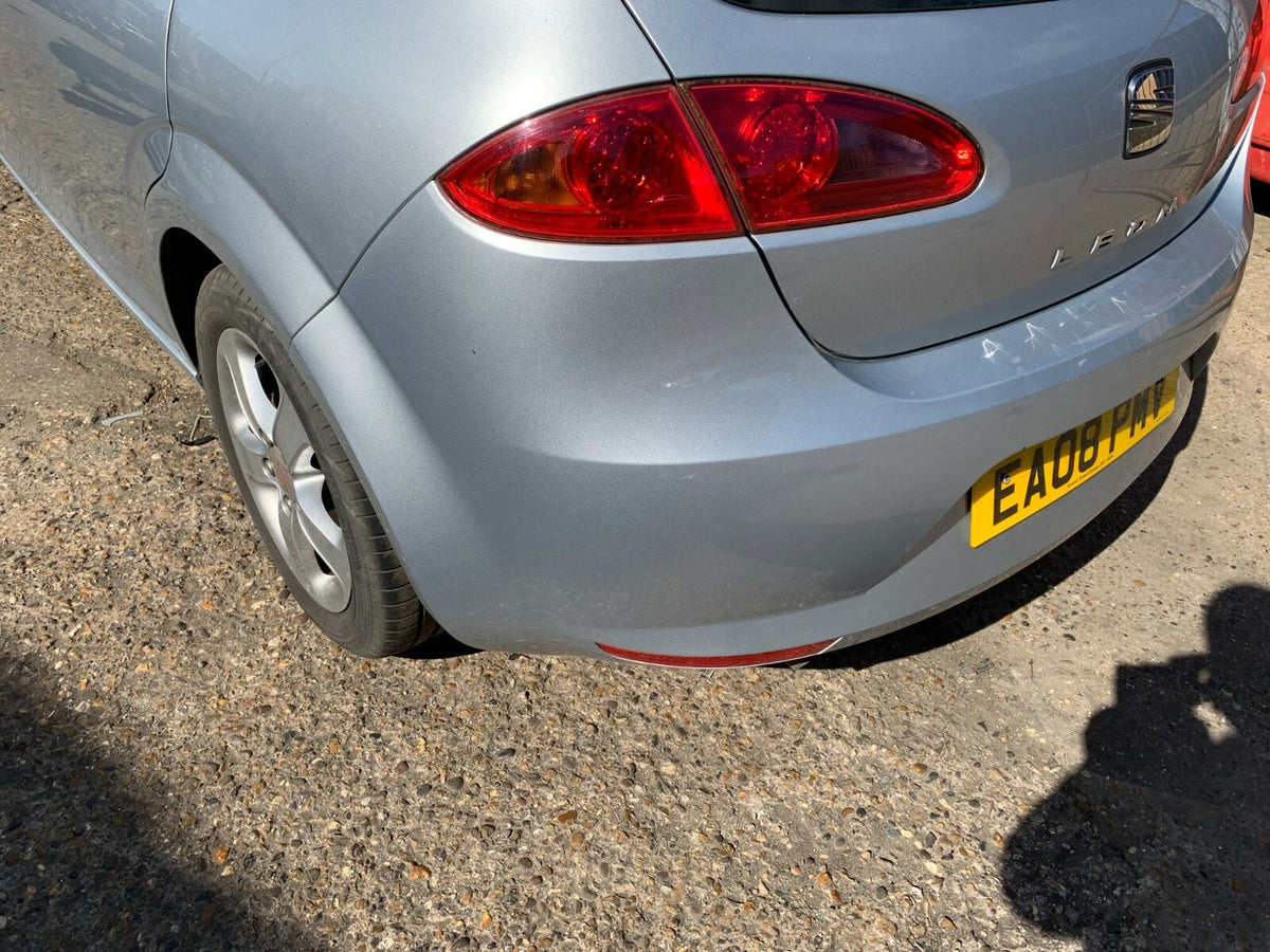 SEAT LEON REAR BUMPER IN METALLIC SILVER COMPLETE LS7Y 2007 2012 1