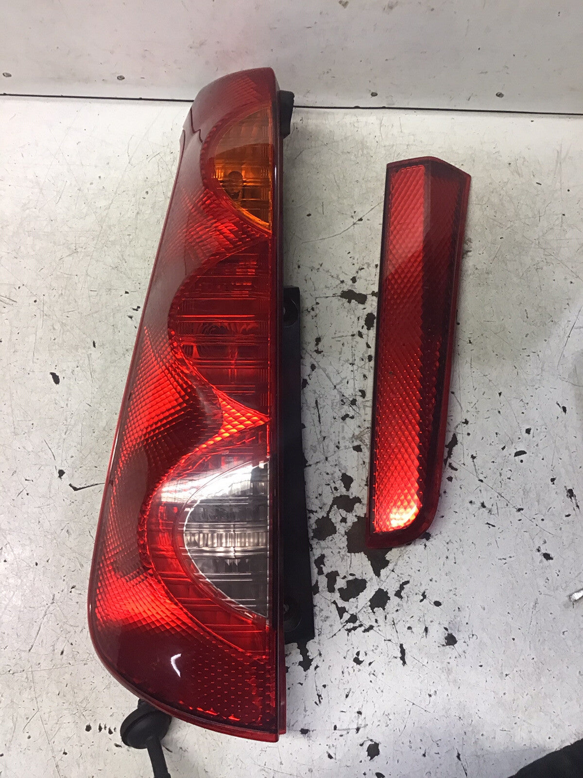 NISSAN NOTE PASSENGER'S SIDE N/S REAR LIGHT CLUSTER 2006 20122