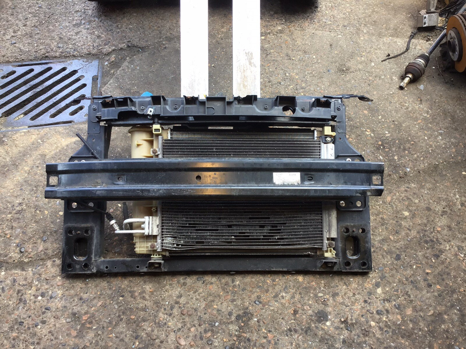 FORD KA  FRONT RADIATOR SLAM PANEL RADIATOR WITH AIR CON 2009 20161