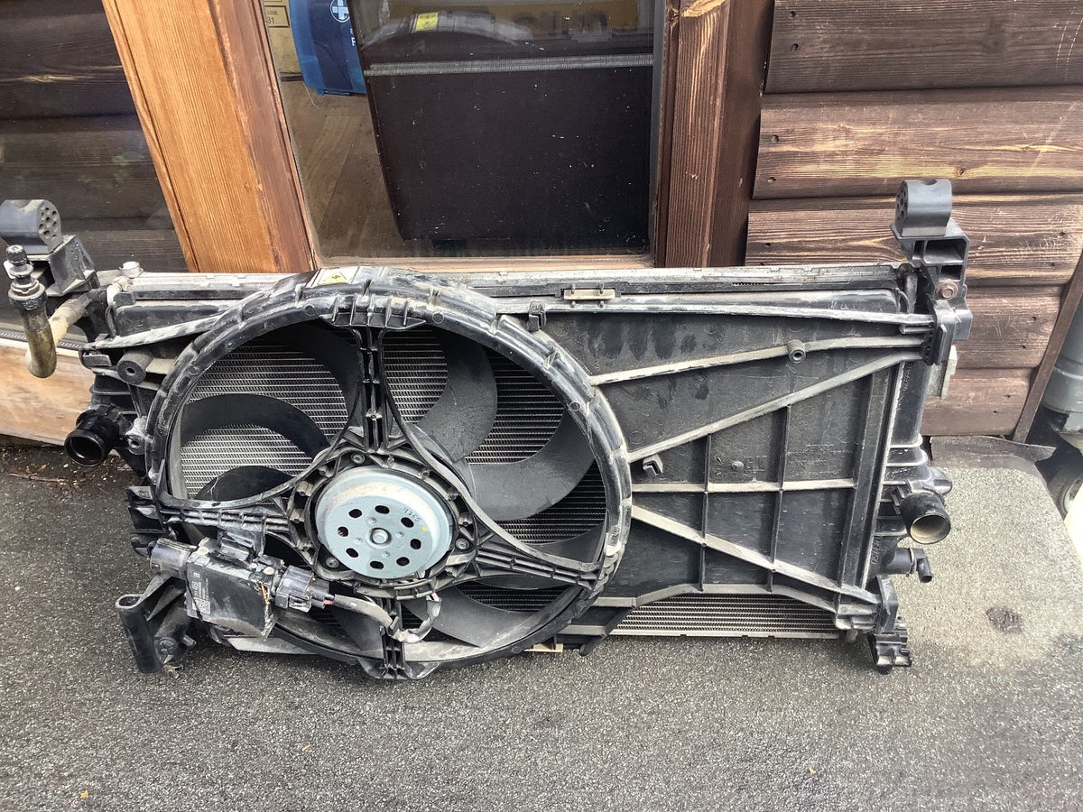 VAUXHALL CORSA E 1.4 PETROL AUTOMATIC RADIATOR PACK COWLING 8C8441000 2015 20198