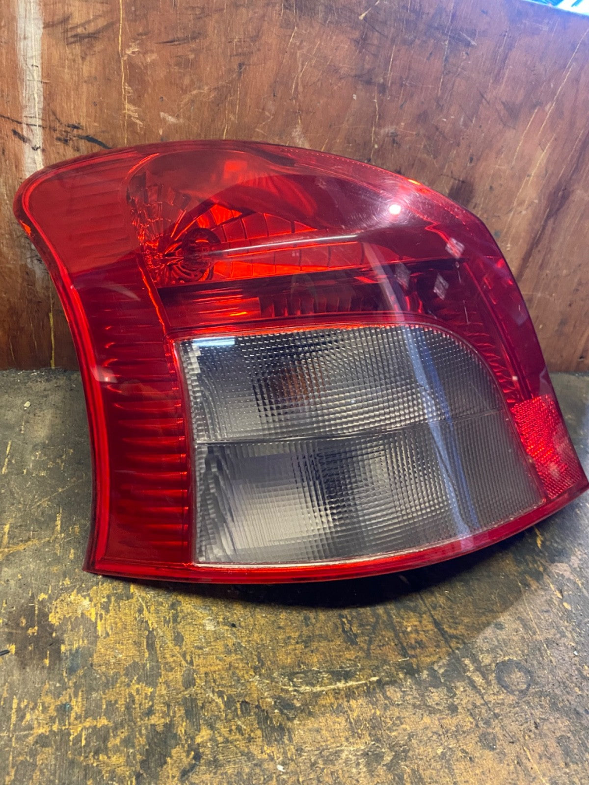 TOYOTA YARIS MK2 PASSENGER'S SIDE N/S REAR LIGHT 2006 20114