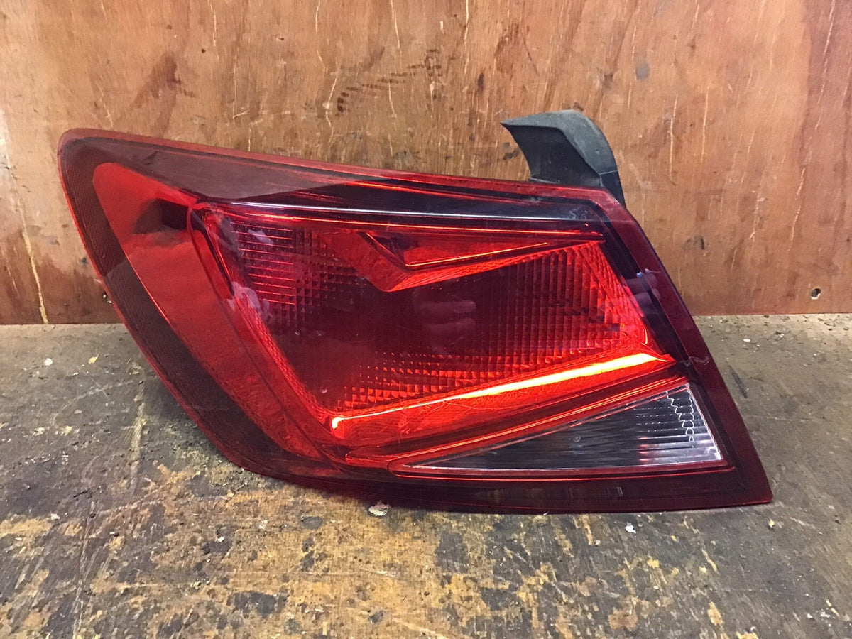 SEAT LEON PASSENGER'S SIDE N/S REAR LIGHT  5F0945095D 2012 20203