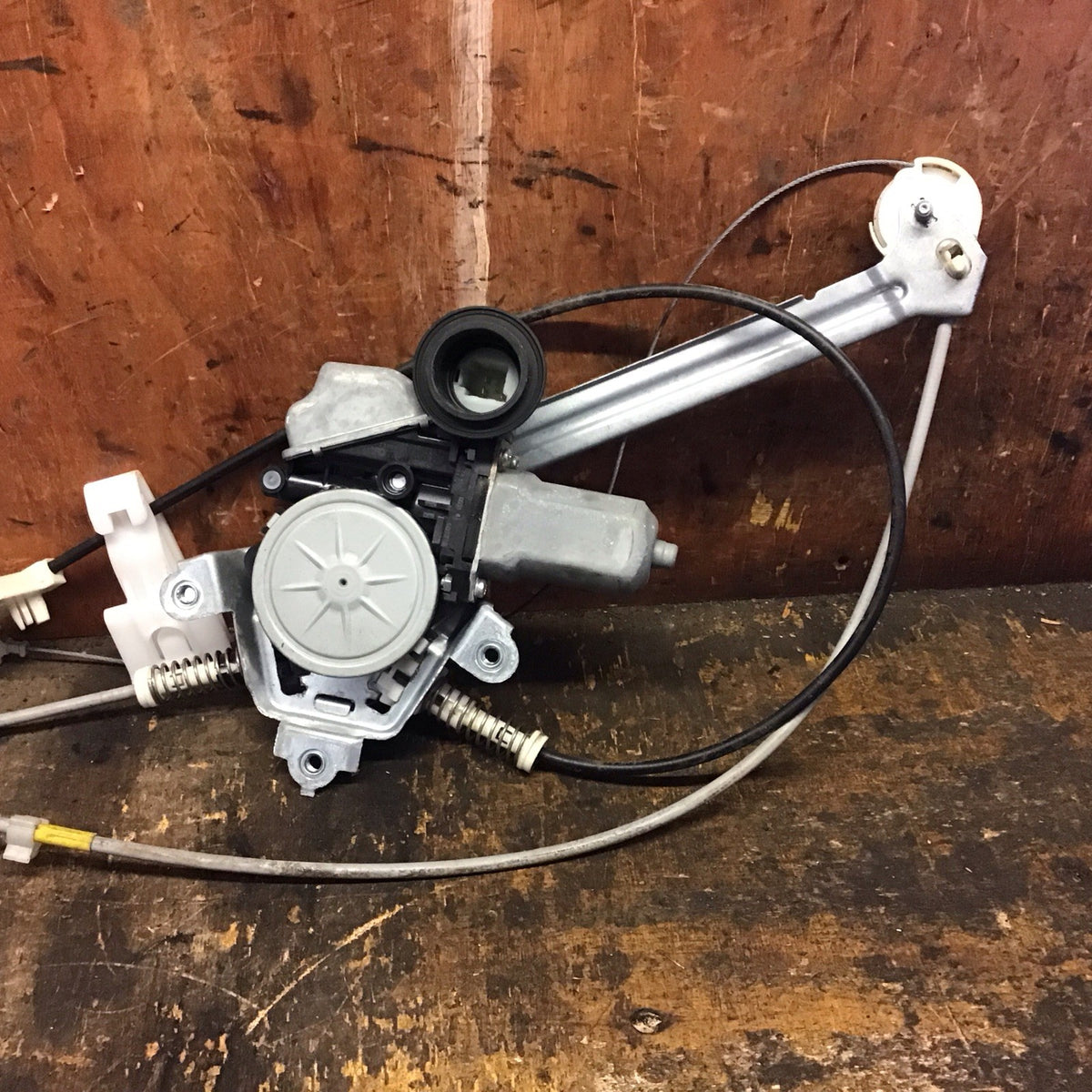 TOYOTA IQ DRIVERS FRONT WINDOW MOTOR AND REGULATOR 85710 74021 09 20144