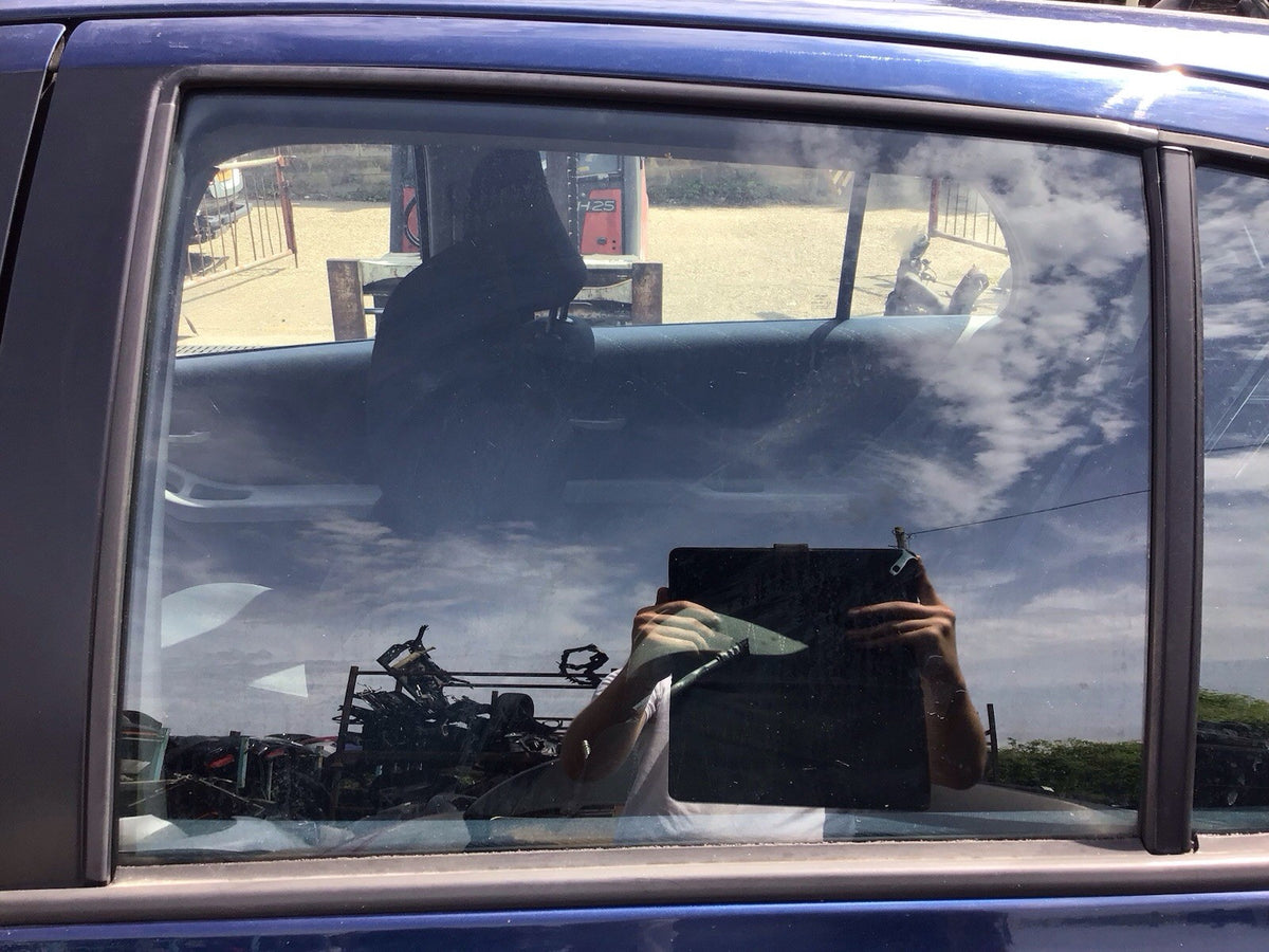TOYOTA YARIS MK2 PASSENGER SIDE REAR DOOR WINDOW GLASS 5 DOOR 2005 20118