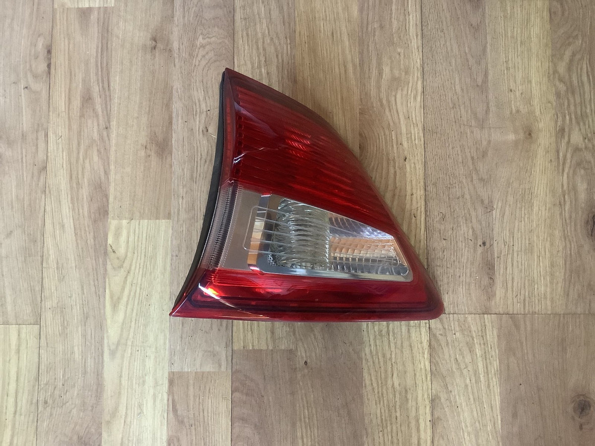 FORD C MAX DRIVER'S SIDE O/S INNER REAR LIGHT AM51 13A602 BE 2010 20151