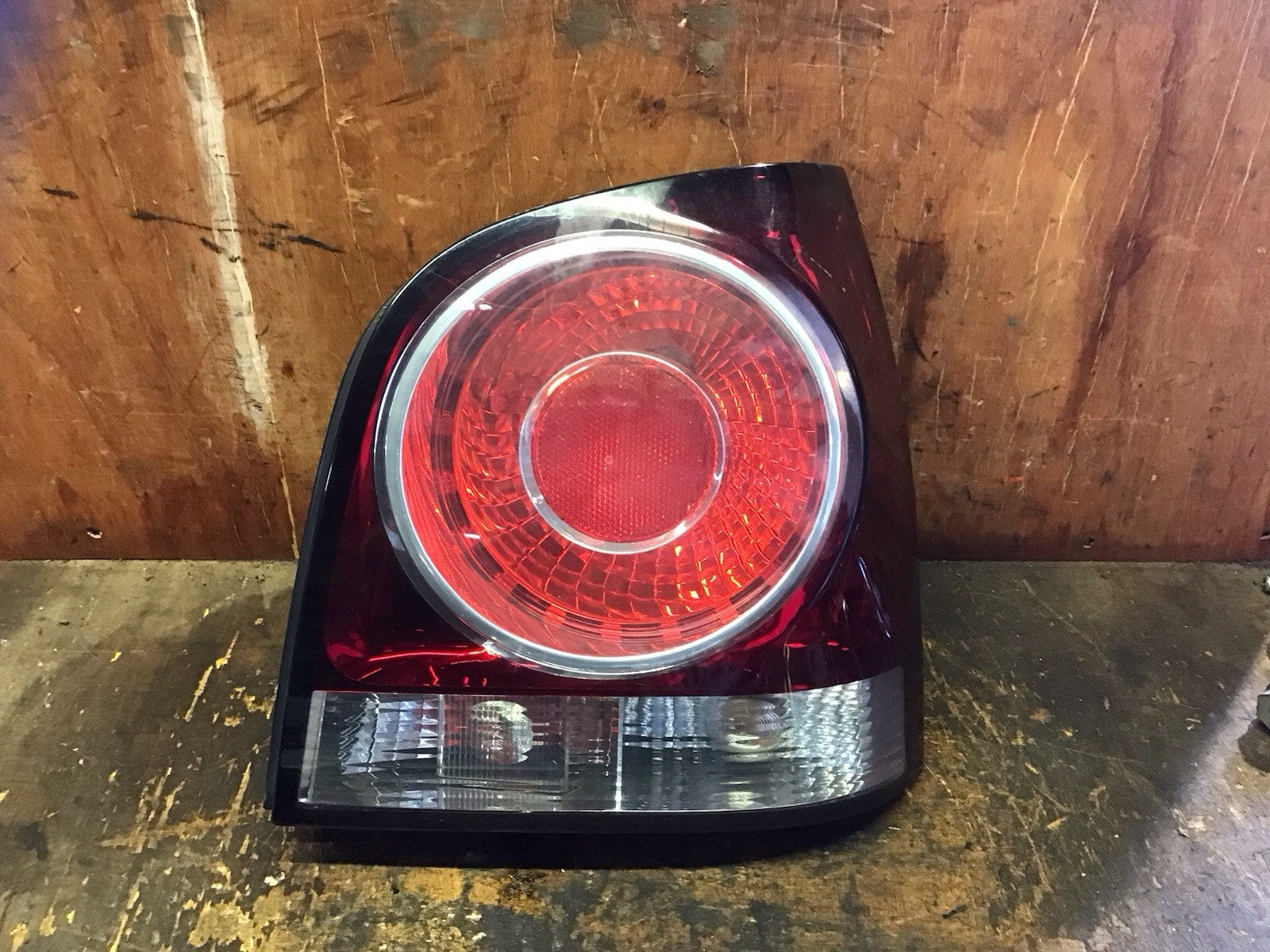 VOLKSWAGEN POLO 9N3 DRIVERS'S SIDE O/S REAR LIGHT REAR LIGHT CLUSTER 2005 20091