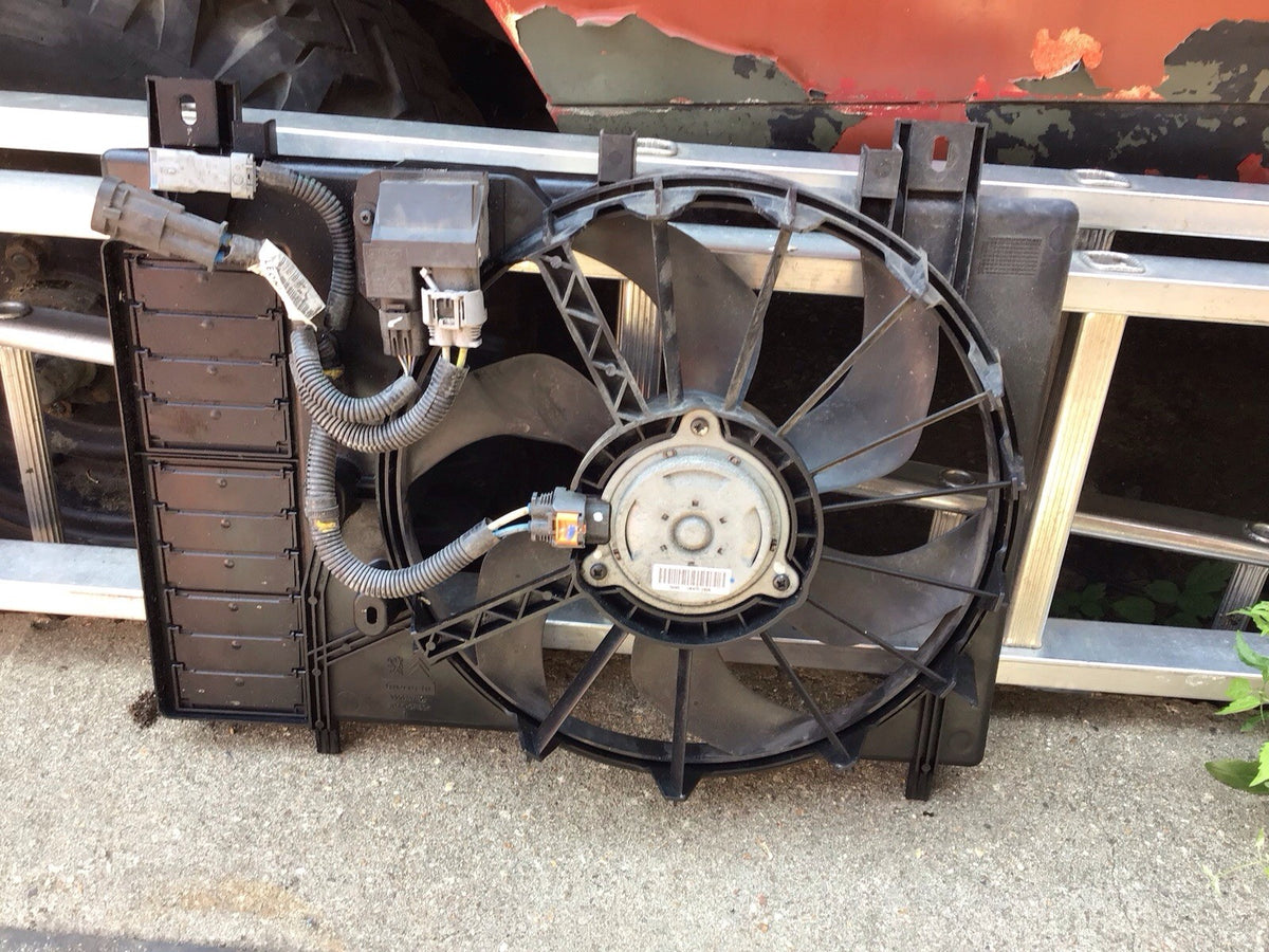 PEUGEOT 208 1.6 DIESEL RADIATOR FAN 3000257 2013 20190