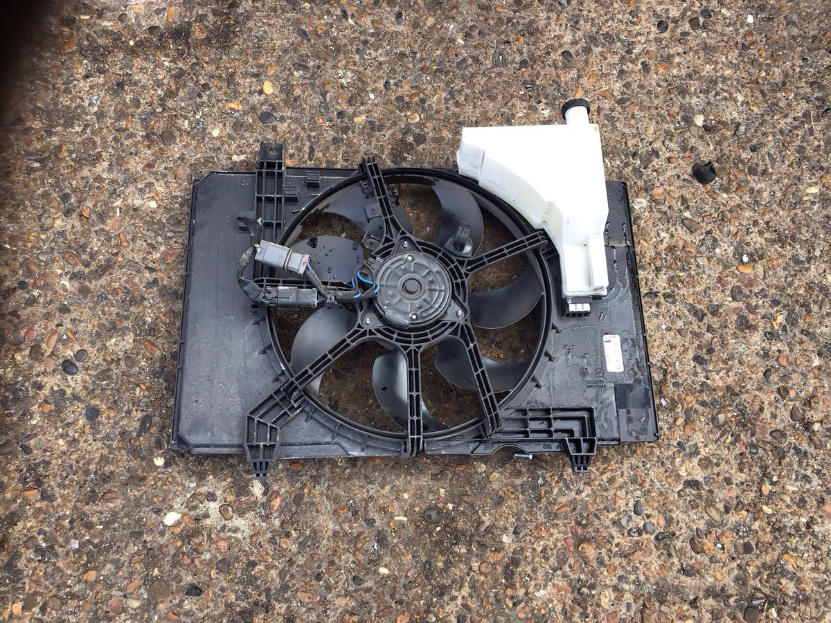 NISSAN JUKE J15 RADIATOR FAN COWLING 21480 BA60C 2014 20190