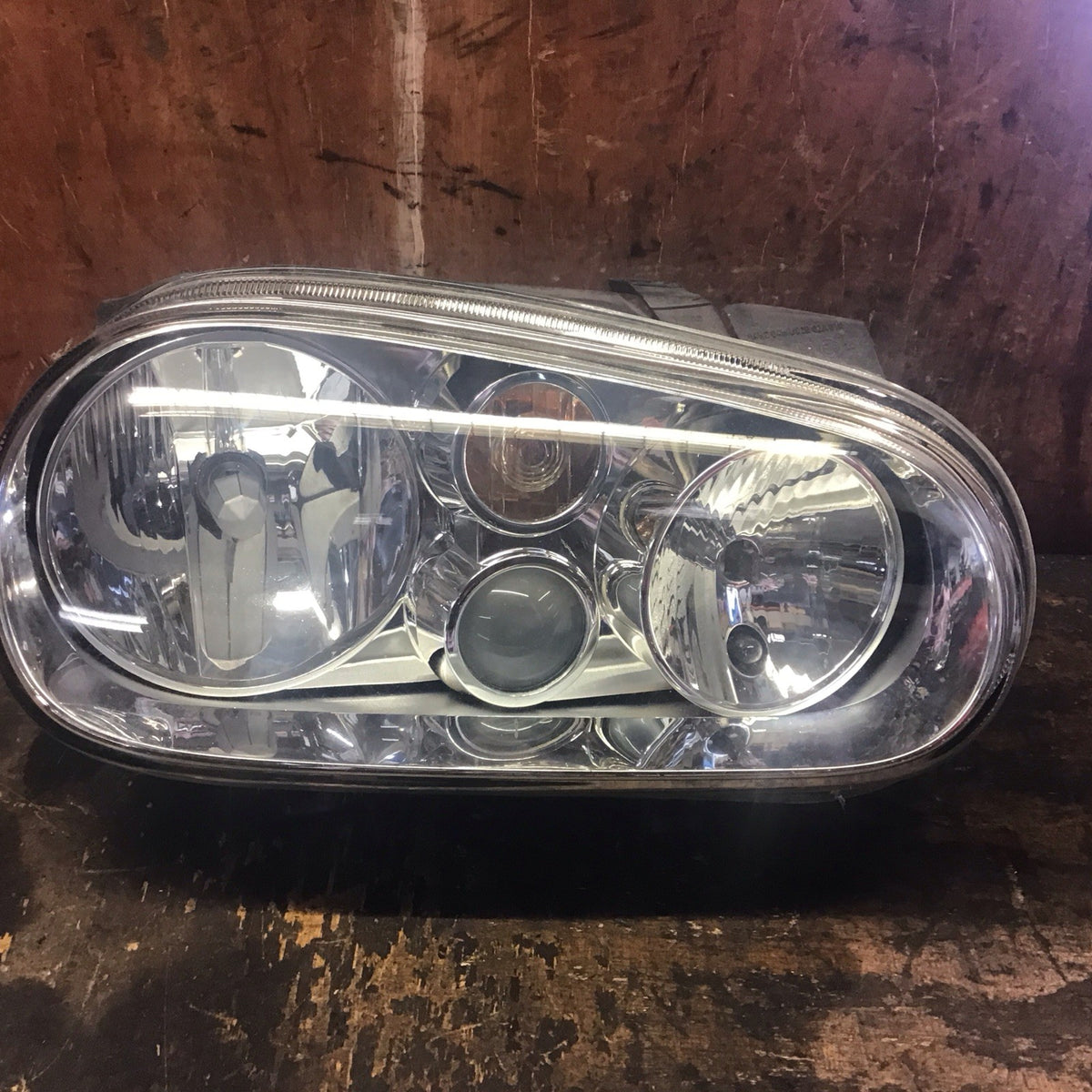 VOLKSWAGEN GOLF MK4 DRIVERS SIDE O/S  HEADLIGHT 1J2941016D 1999 20040