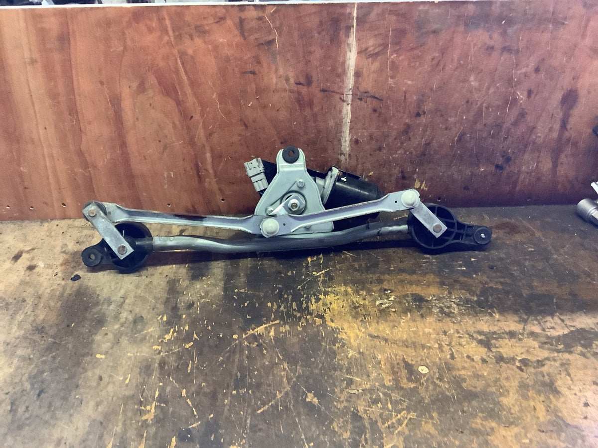 SUZUKI SPLASH FRONT WIPER MOTOR AND LINKAGE 38100 51K01 2008 20145