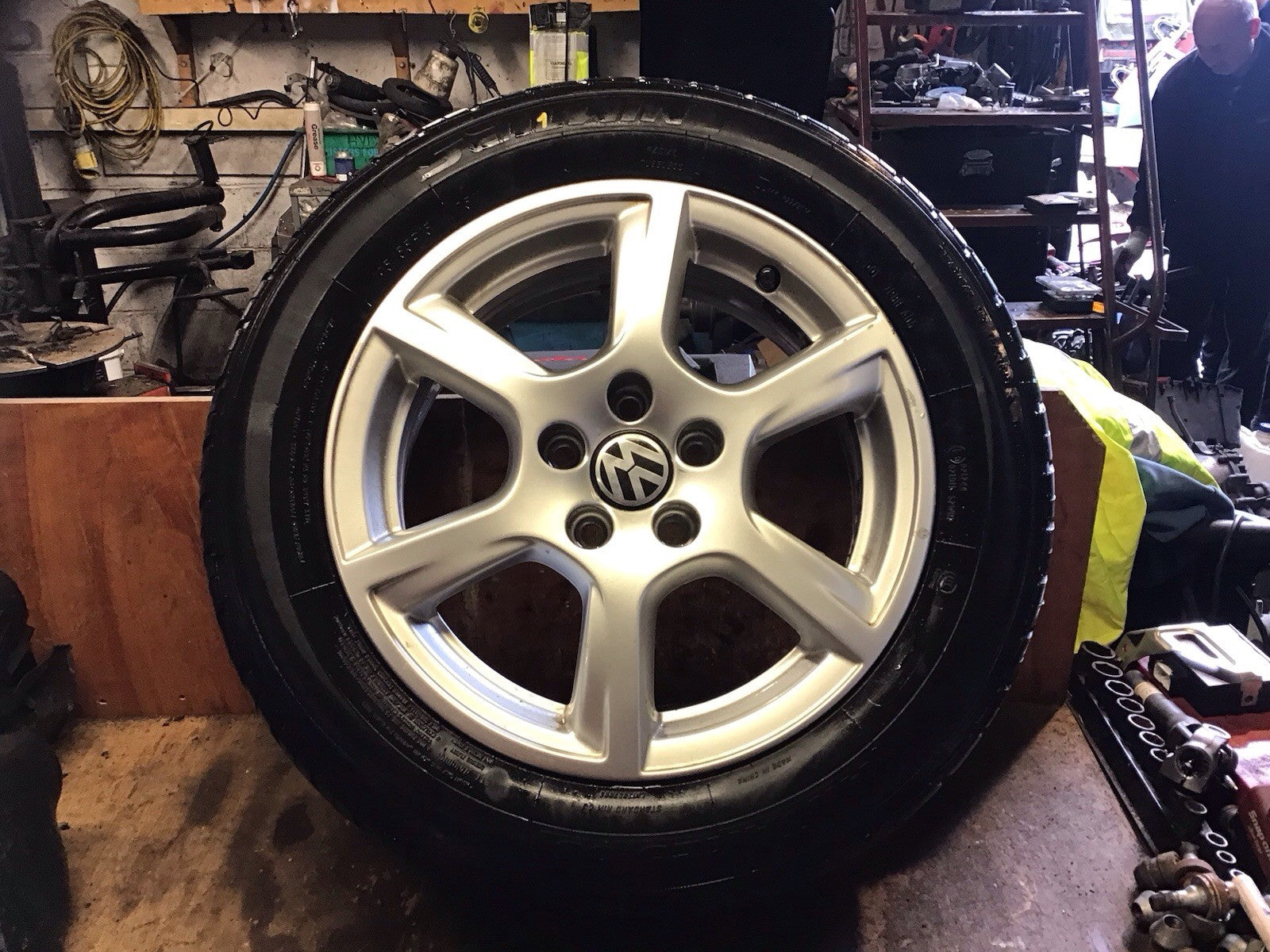 VOLKSWAGEN POLO 6R  ALLOY WHEEL 15" 6R0601025C  TYRE 195X55X15 2009 20170