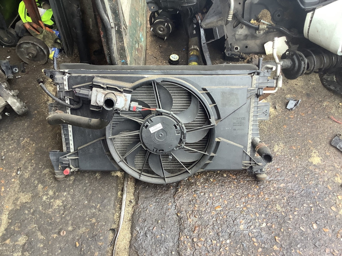 FORD C MAX/FOCUS 1.6 PETROL  RADIATOR PACK COWLING 8V61 8C607 F 2010 20152