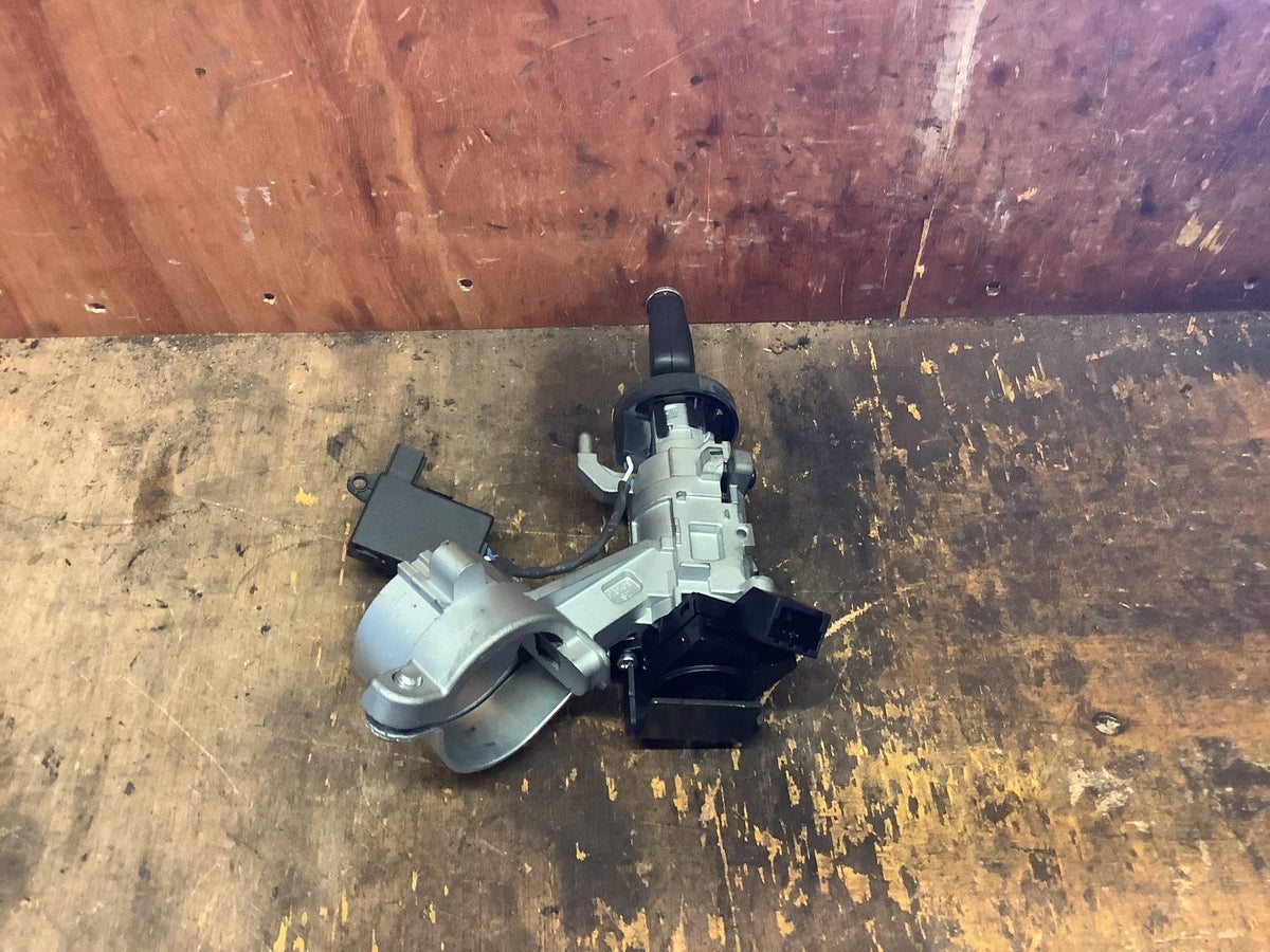 VAUXHALL ASTRA J  IGNITION BARREL LOCK AND KEY 20939745 2009 20153