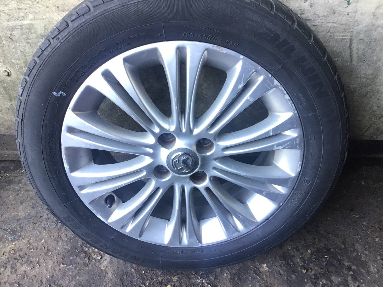 VAUXHALL CORSA ALLOY WHEEL 16'' 13298019 AND TYRE 195X55X16 2006 20141