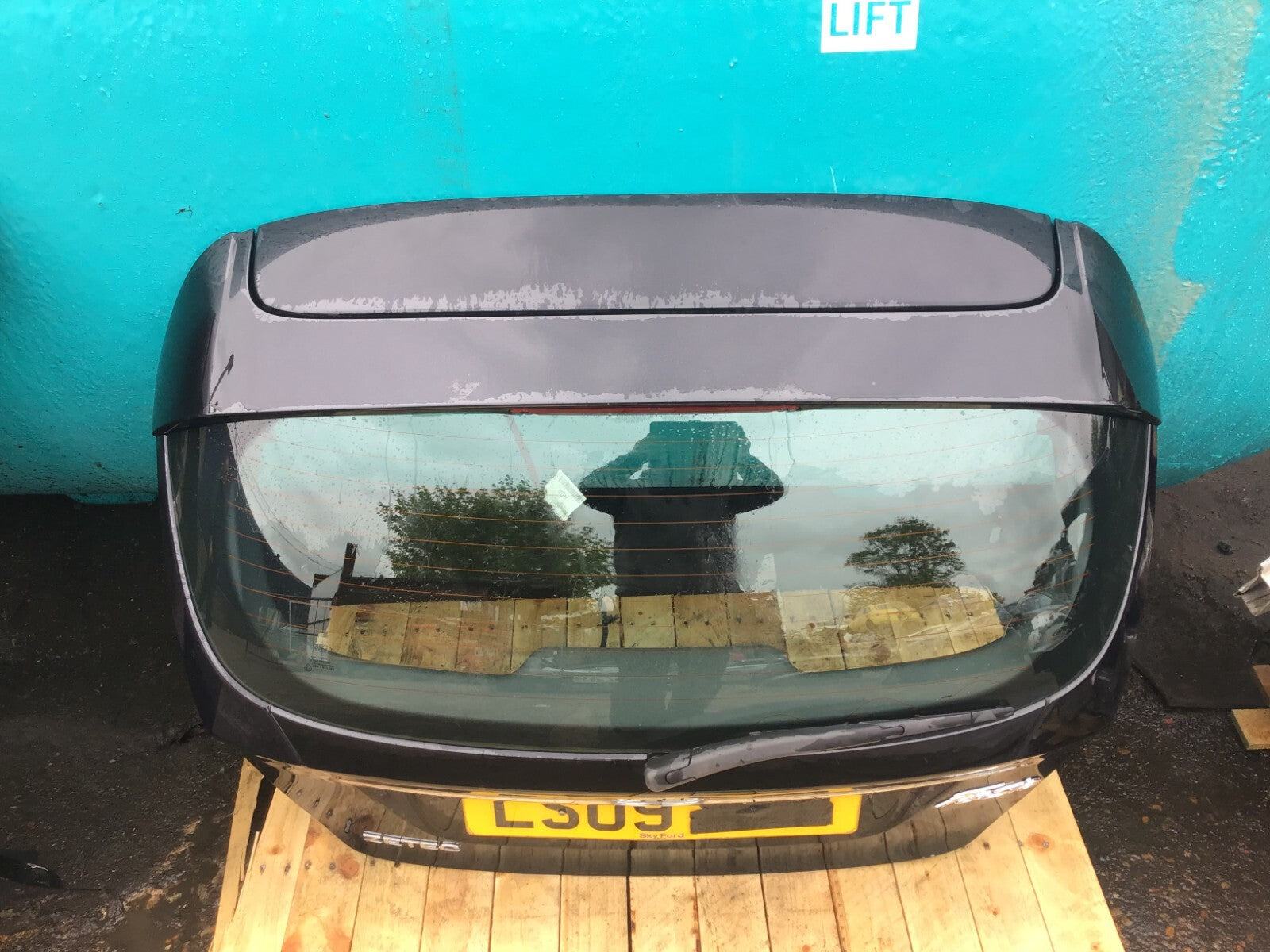 FORD FIESTA MK7 TAILGATE PANTHER BLACK METALLIC 2009 20160