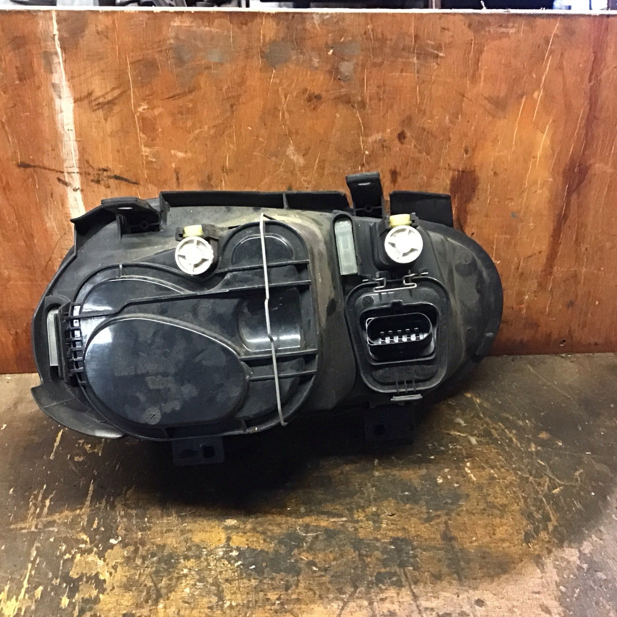VOLKSWAGEN GOLF MK4 PASSENGER SIDE N/S  HEADLIGHT 1J2941015D 1999 20047