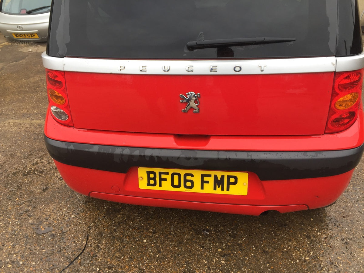 2006 PEUGEOT 1007 REAR BUMPER IN ADEN RED PAINT CODE KKN0