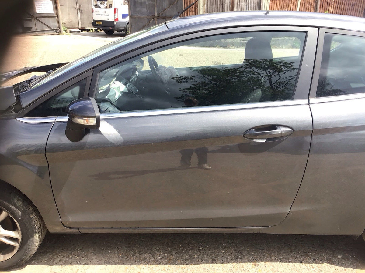 FORD FIESTA MK7 PASSENGERS SIDE N/S FRONT DOOR MAGNETIC GREY J7 3 DOOR 2008 20172