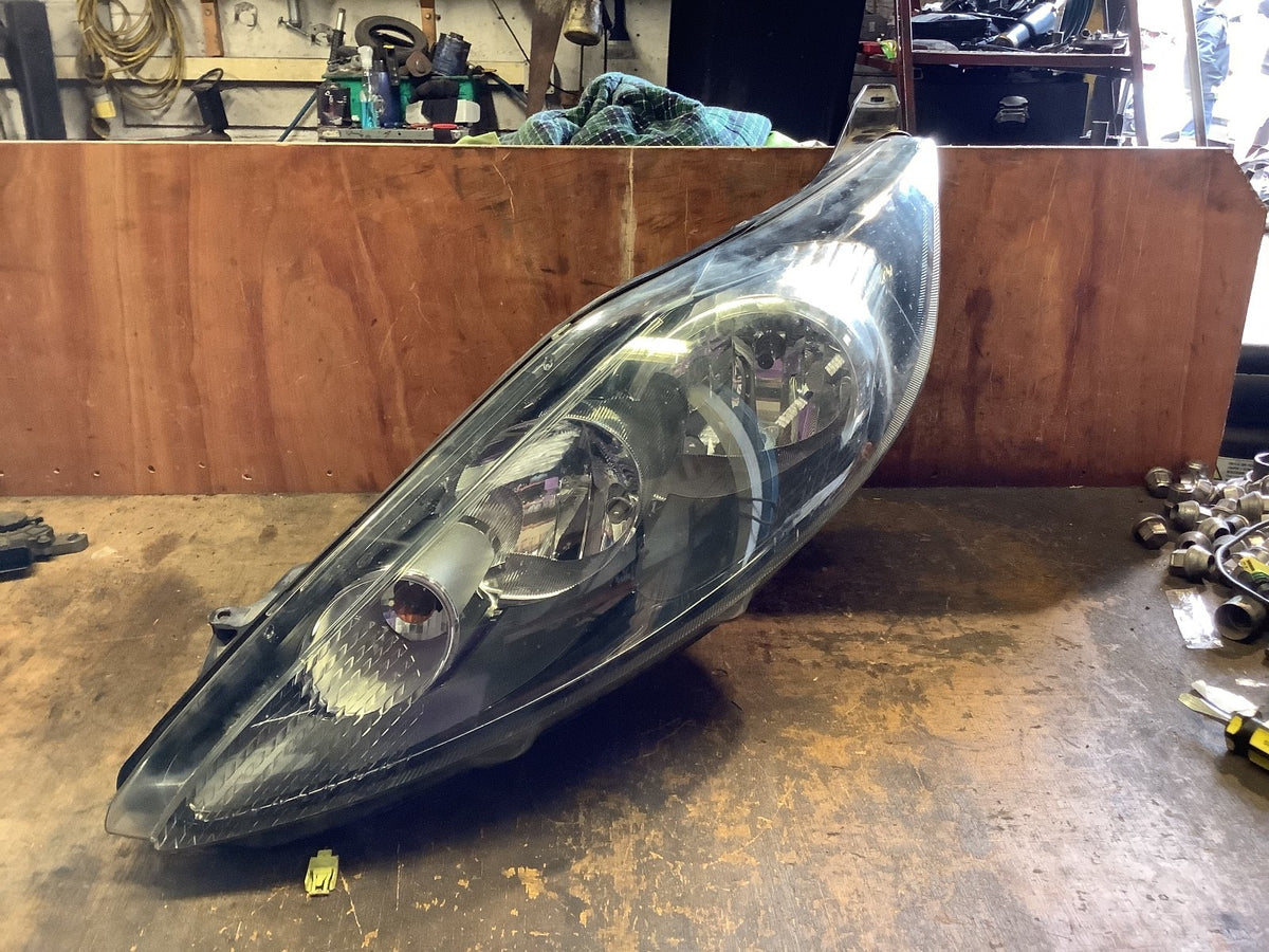 FORD FIESTA MK7 PASSENGER'S SIDE N/S HEADLIGHT 8A61 13W030 BJ 2009 20120