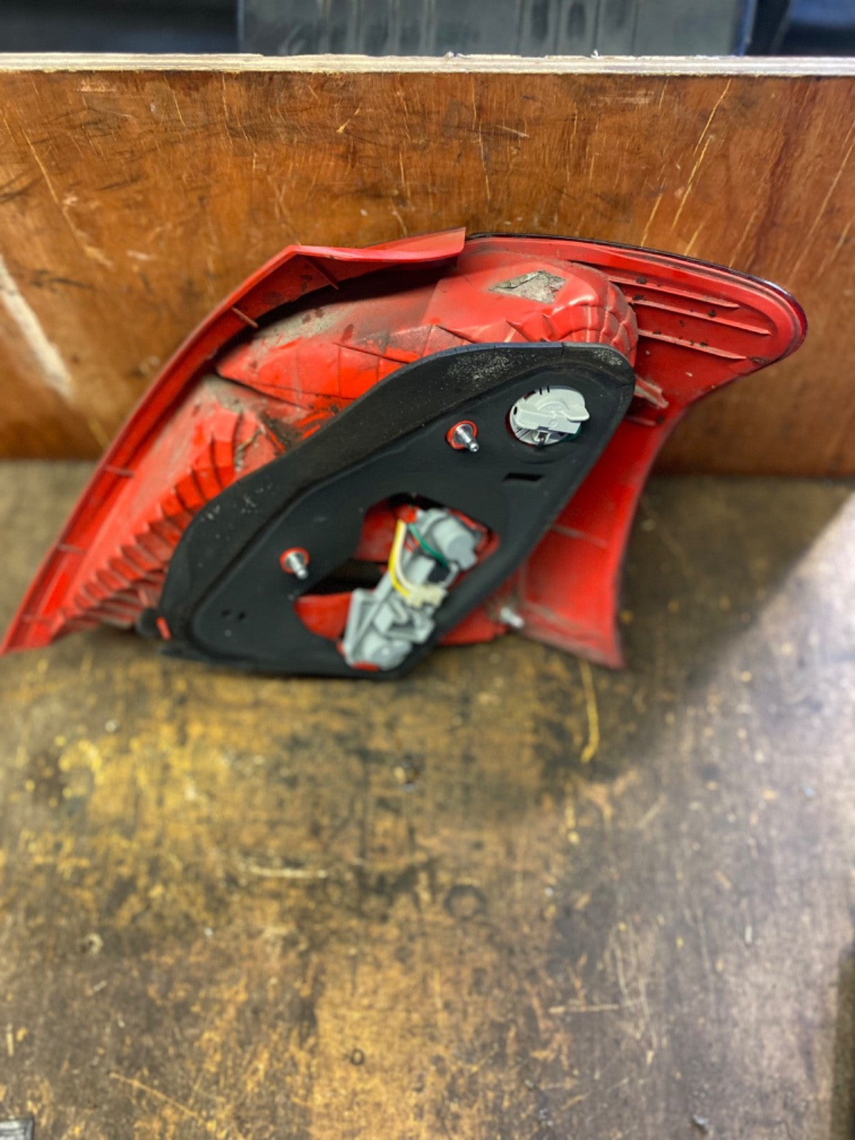 TOYOTA YARIS MK2 PASSENGER'S SIDE N/S REAR LIGHT 2006 20118