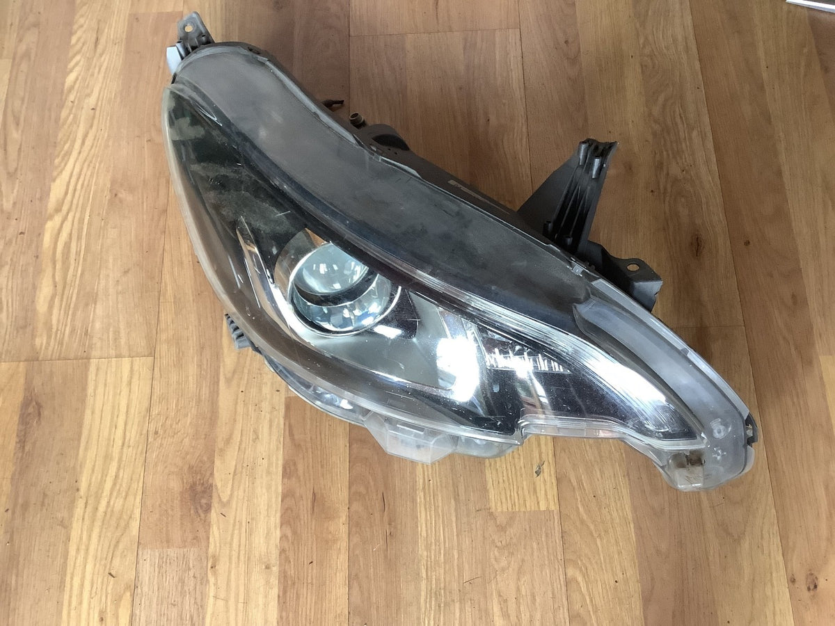 PEUGEOT 108 DRIVER'S SIDE HEADLIGHT 81110 0H160 DAMAGED 2015 20211