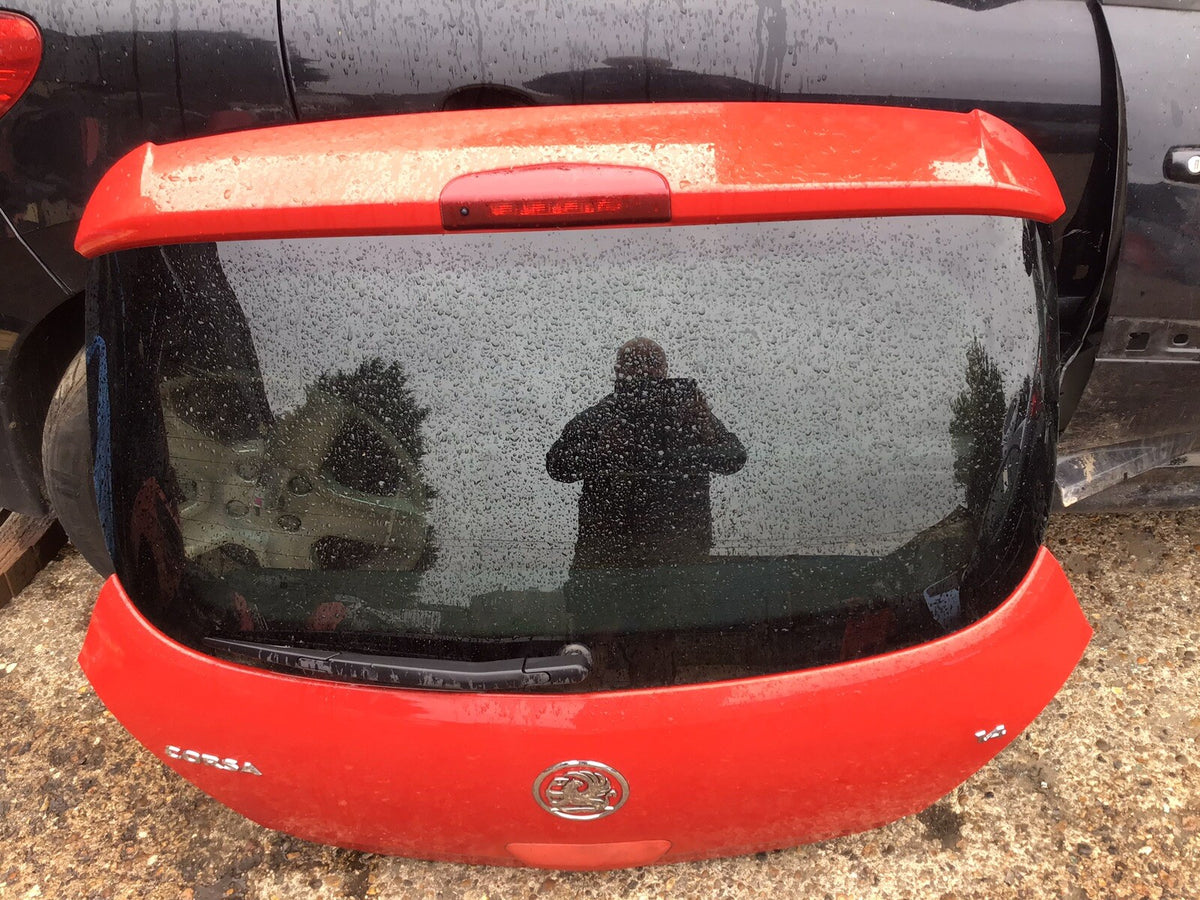 VAUXHALL CORSA D TAILGATE FLAME RED PAINT CODE Z547 3 DOOR MODEL 2006 20146