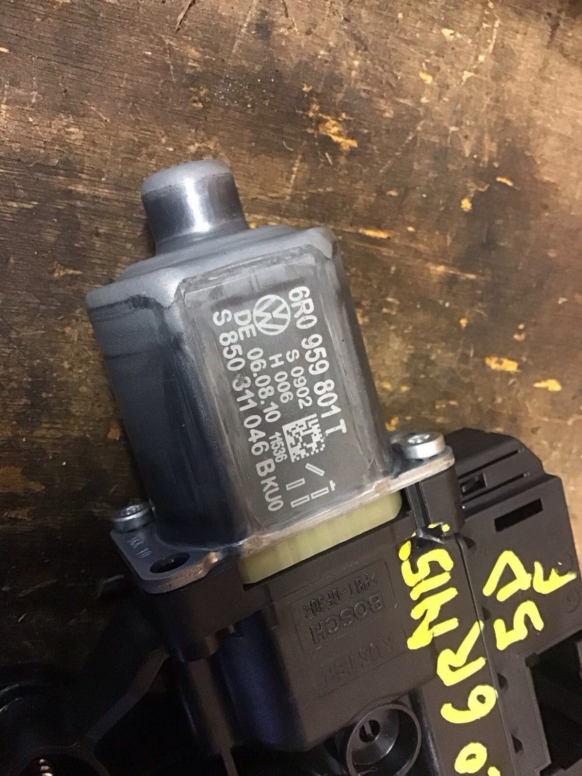 POLO 6R PASSENGERS FRONT WINDOW MOTOR AND REGULATOR 6R0959801T 5 DOOR 09 20133