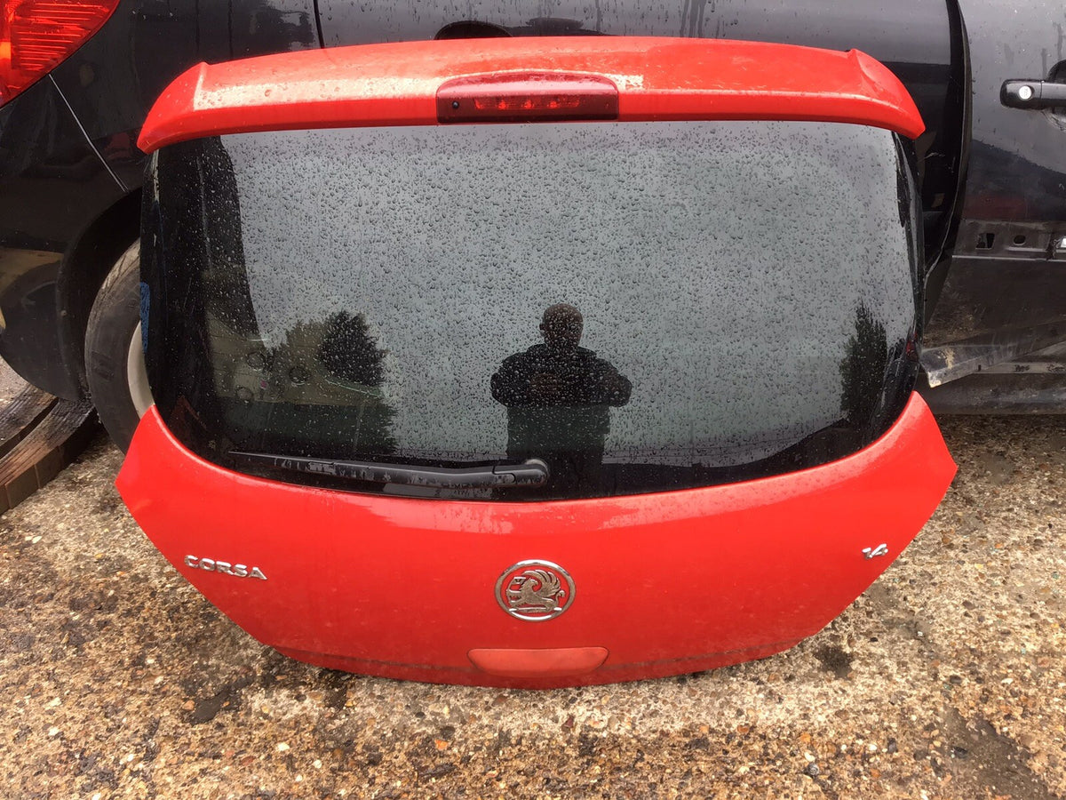 VAUXHALL CORSA D TAILGATE FLAME RED PAINT CODE Z547 3 DOOR MODEL 2006 20143