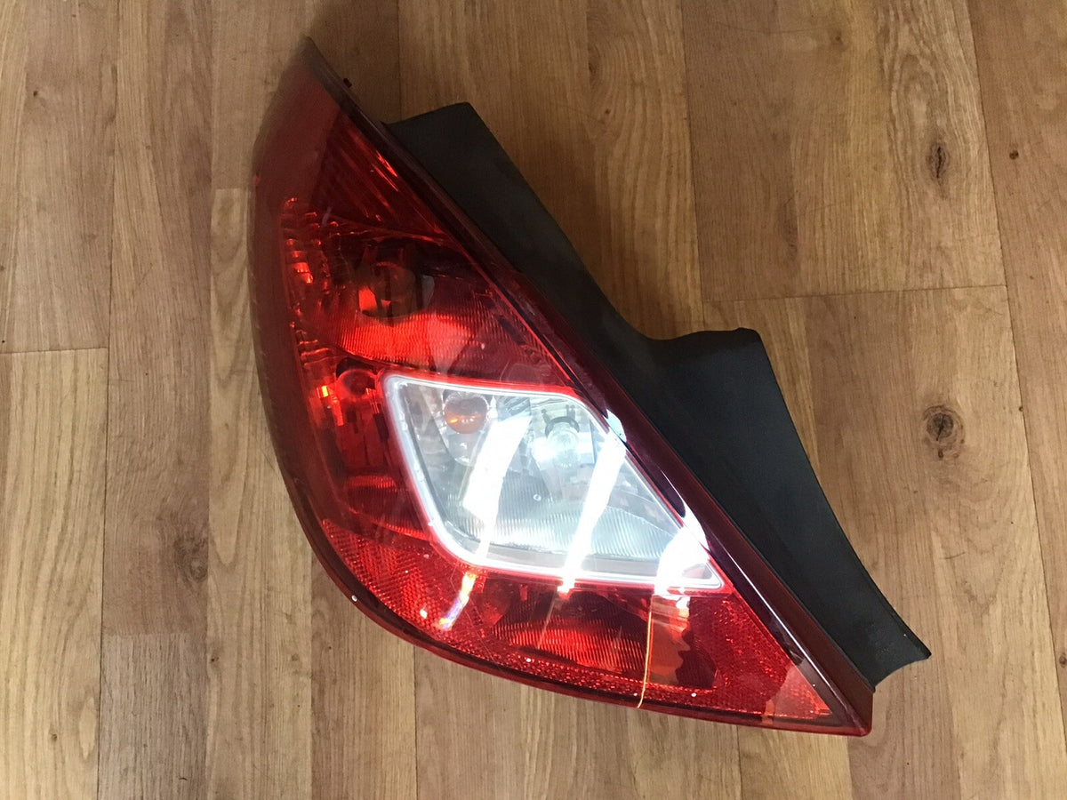 VAUXHALL CORSA D PASSENGER'S SIDE N/S REAR LIGHT 13269050 2007 20142