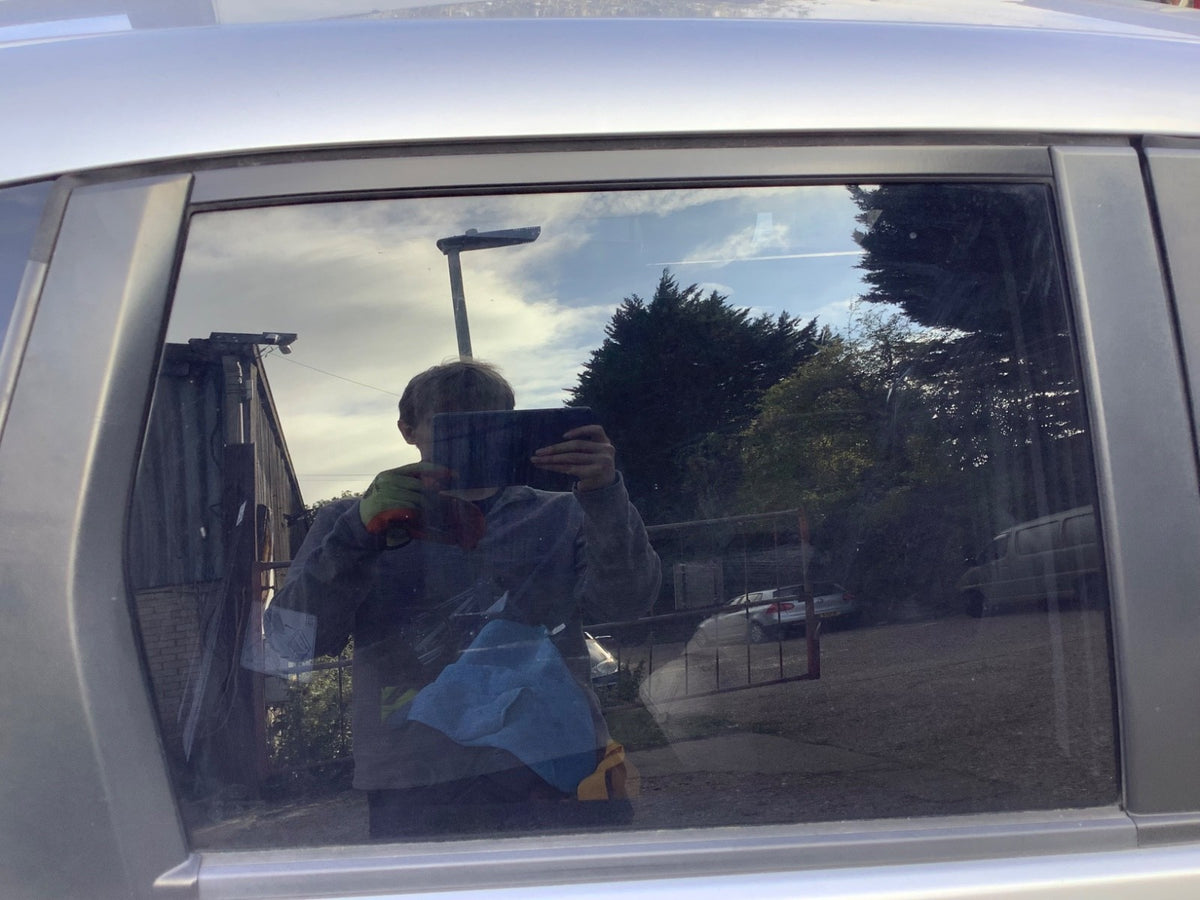 HONDA JAZZ MK3 DRIVERS SIDE REAR WINDOW GLASS 5 DOOR DARKER TINT 2009 20125