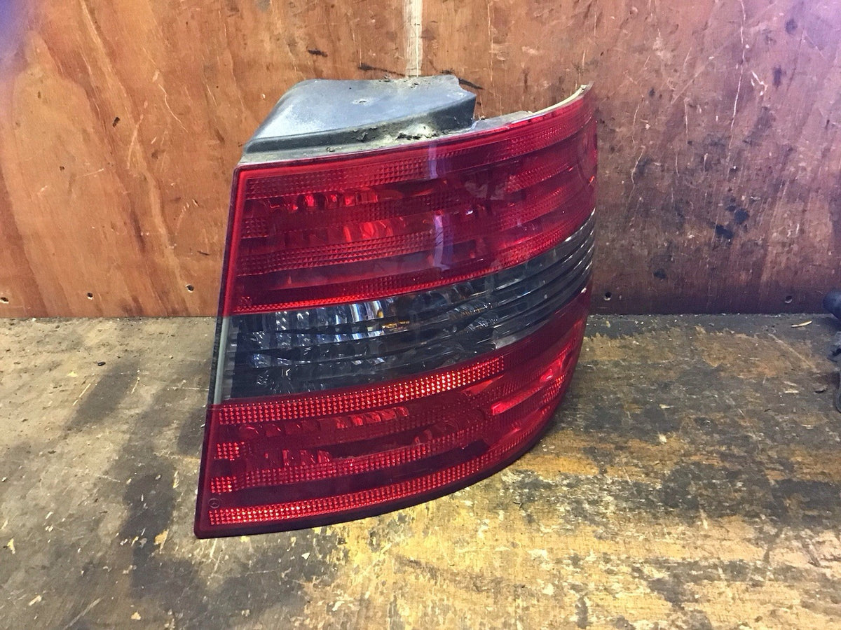 MERCEDES B CLASS W245 DRIVER'S SIDE O/S REAR LIGHT (OUTER) A169820 2005 20121