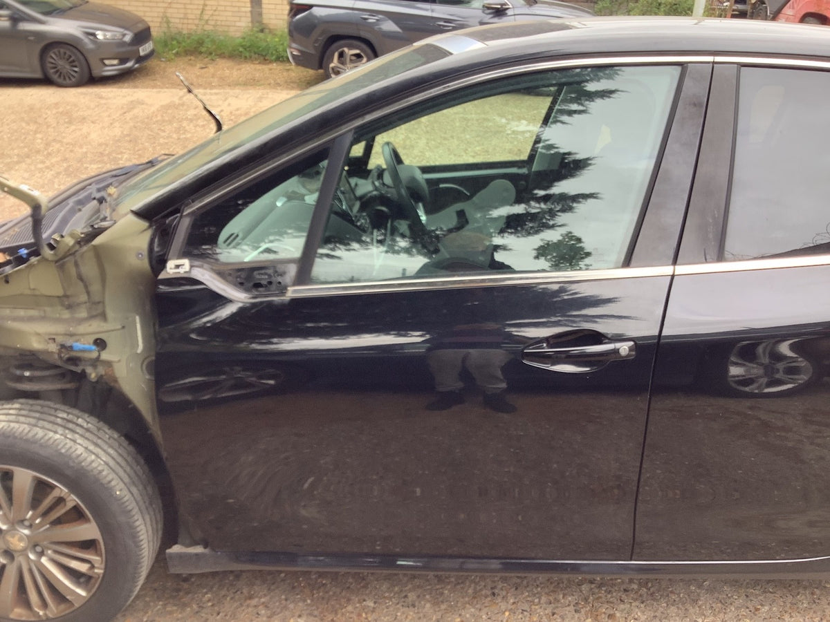 PEUGEOT 208 PASSENGERS SIDE FRONT DOOR  NOIR PEARL BLACK KTV 5 DOOR  2012 20182