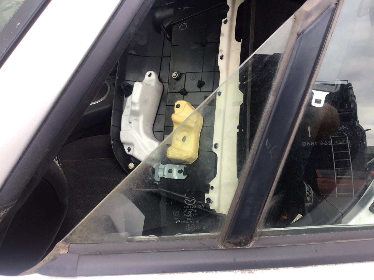MAZDA MX5 PASSENGER'S N/S SIDE DOOR QUARTER WINDOW GLASS  2005 20143