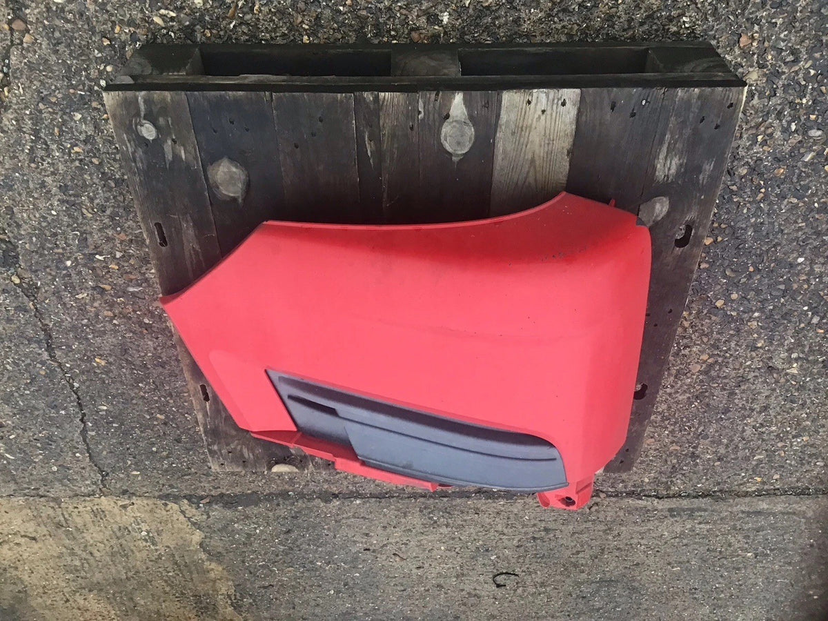 MAN TGX BUMPER CORNER RIGHT LOWER IN RED 81.41610 6756 2015 20204