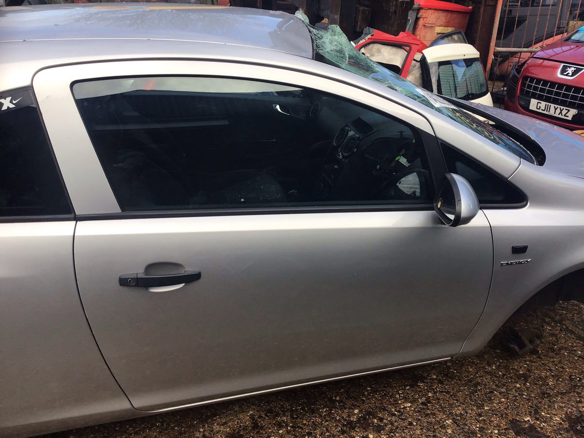 VAUXHALL CORSA D DRIVER'S SIDE O/S DOOR SILVER MATELLIC Z157 3 DOOR 2006 20145