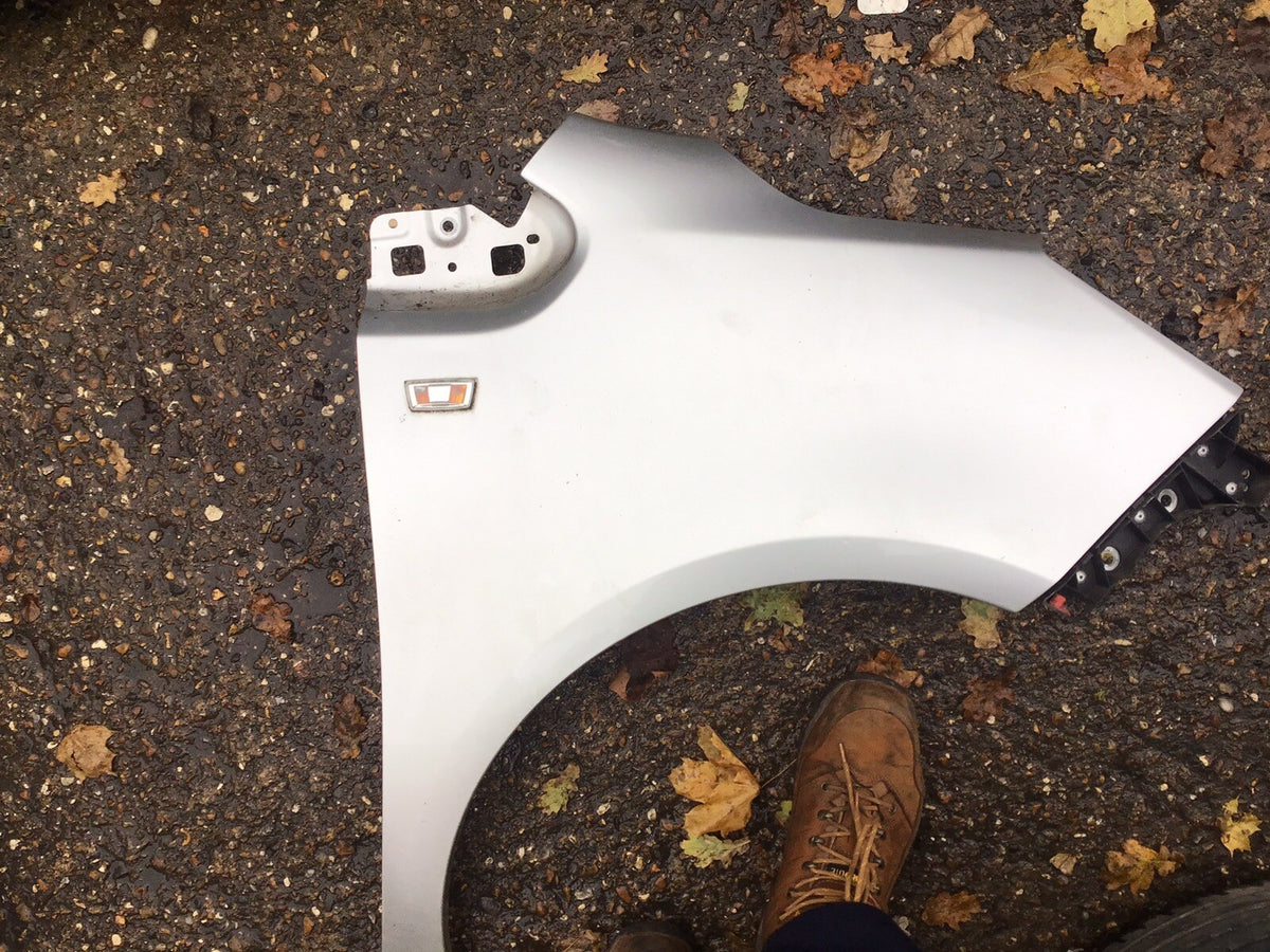 VAUXHALL MERIVA B DRIVER'S SIDE O/S WING SILVER Z157 2AU 2010 20154