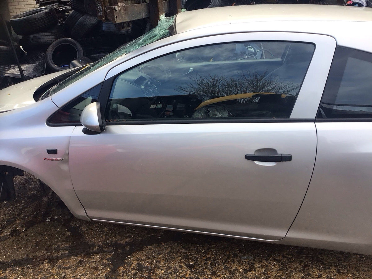 VAUXHALL CORSA D PASSENGERS SIDE N/S DOOR SILVER MATELLIC Z157 3 DOOR 2006 20145