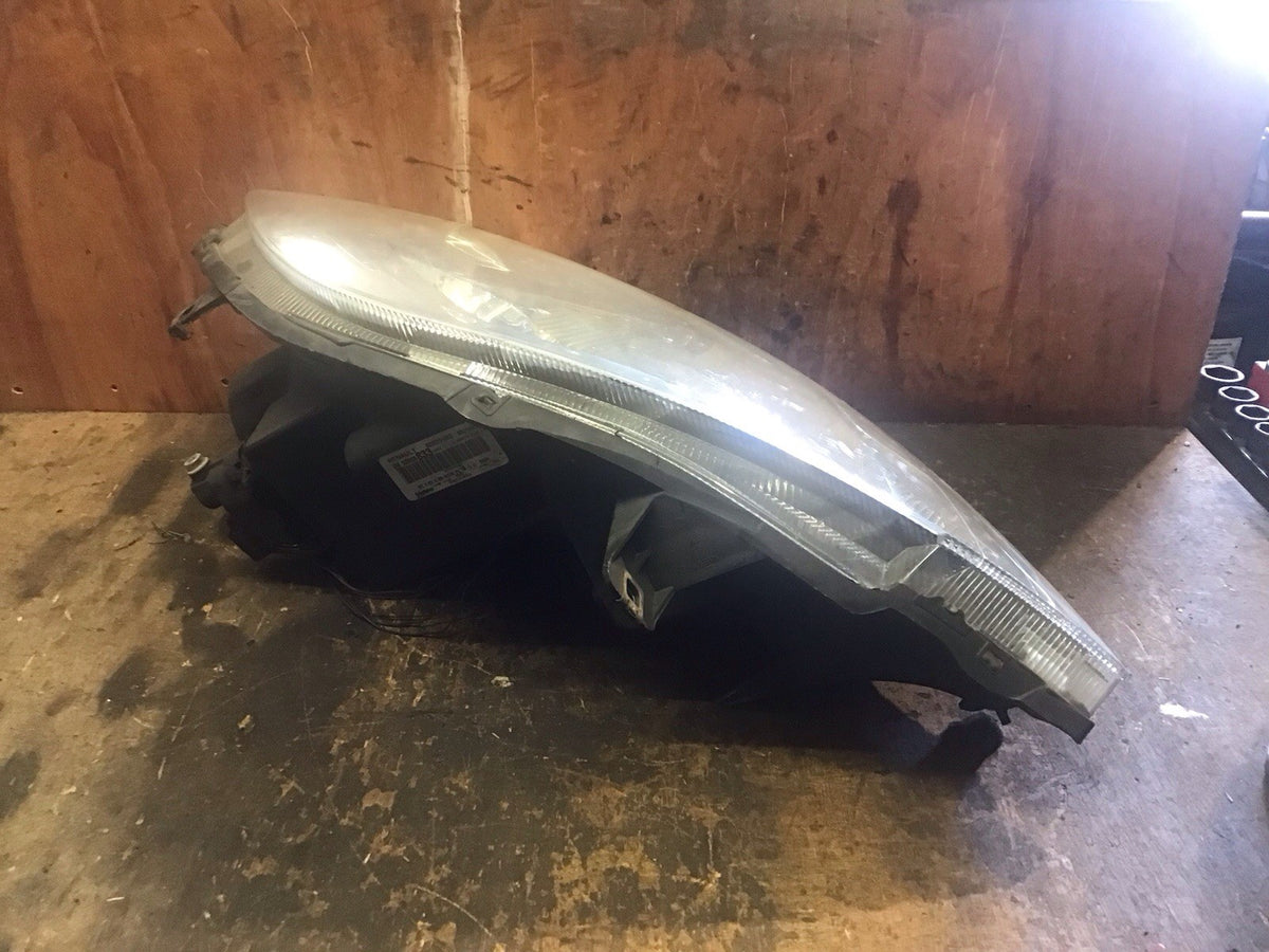 RENAULT TRAFFIC MK2  PASSENGERS SIDE N/S HEADLIGHT 93859833 2001 20147