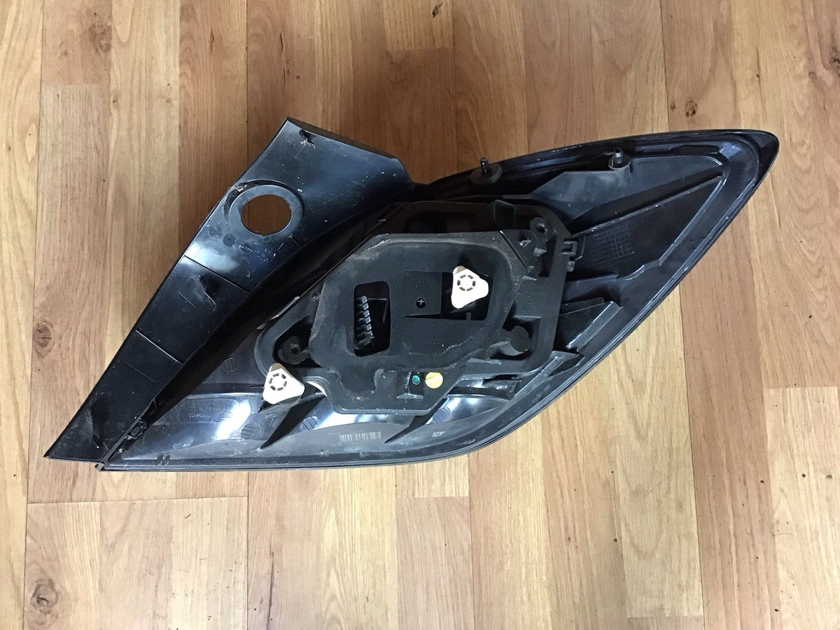 VAUXHALL ASTRA H PASSENGER'S SIDE N/S REAR LIGHT CLUSTER 13252443 2005 20093