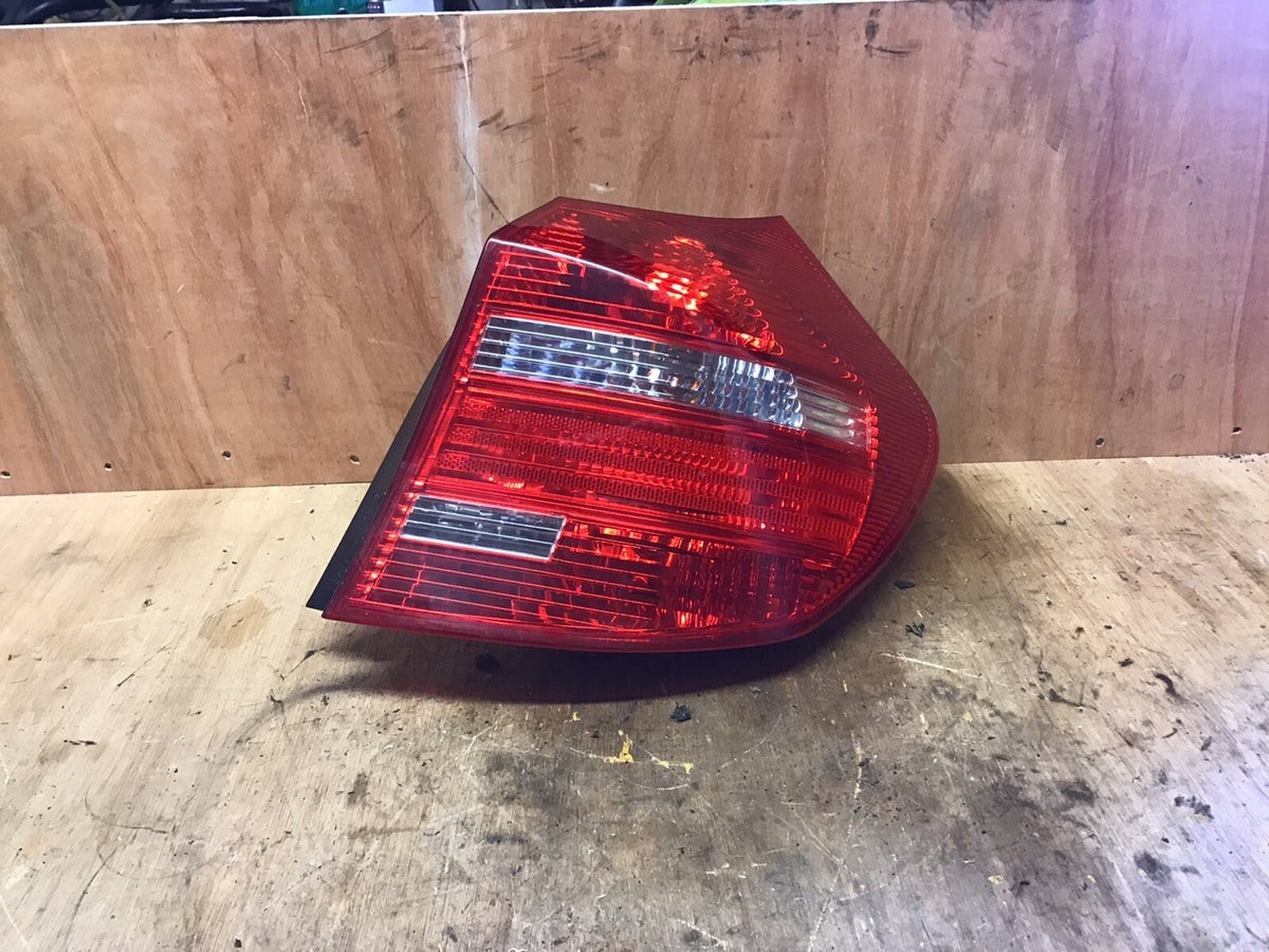BMW 1 SERIES DRIVER'S SIDE O/S REAR LIGHT 2007 20122