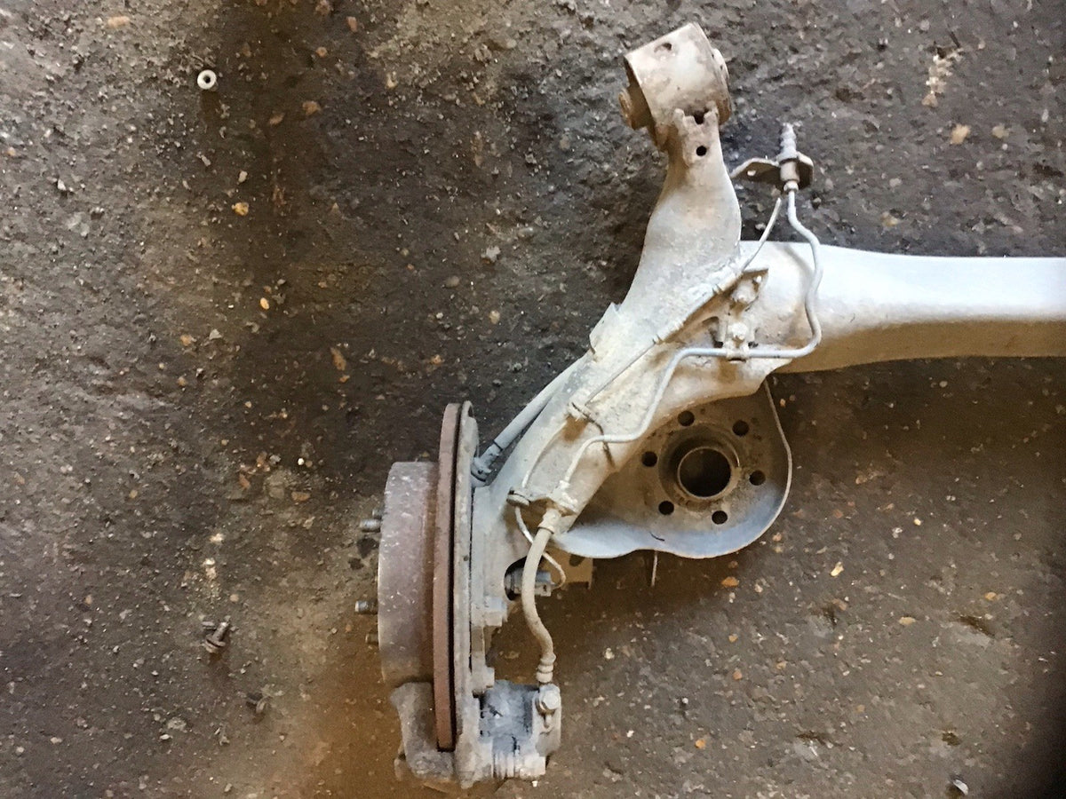 TOYOTA VERSO MK2 REAR AXLE BEAM DISC ABS 2013 201810