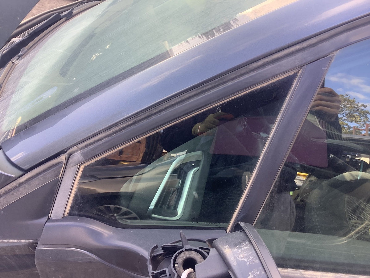 PEUGEOT 208 PASSENGER'S N/S SIDE FRONT QUATER WINDOW GLASS 2012 20184