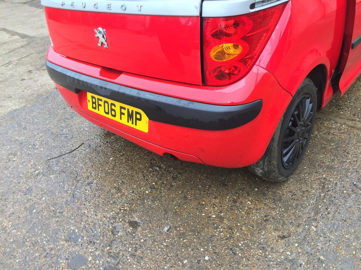 2006 PEUGEOT 1007 REAR BUMPER IN ADEN RED PAINT CODE KKN2