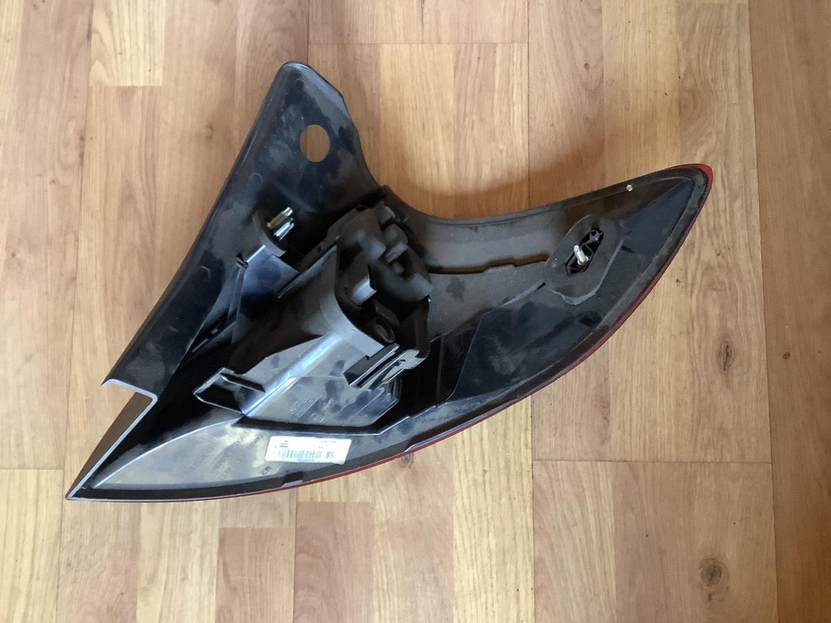 RENAULT MEGANE MK2 REAR LIGHT PASSENGER'S SIDE N/S 90011632 2012 20175
