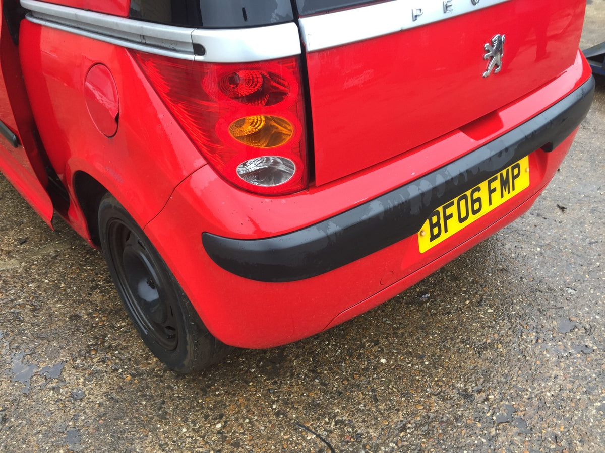 2006 PEUGEOT 1007 REAR BUMPER IN ADEN RED PAINT CODE KKN1