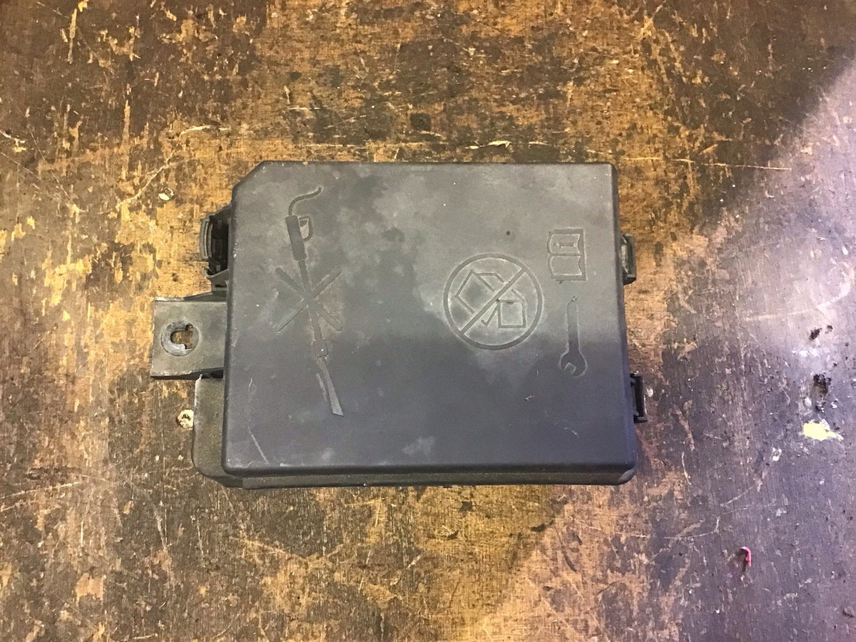VAUXHALL CORSA E FUSE BOX  13430532AA 2015 20193
