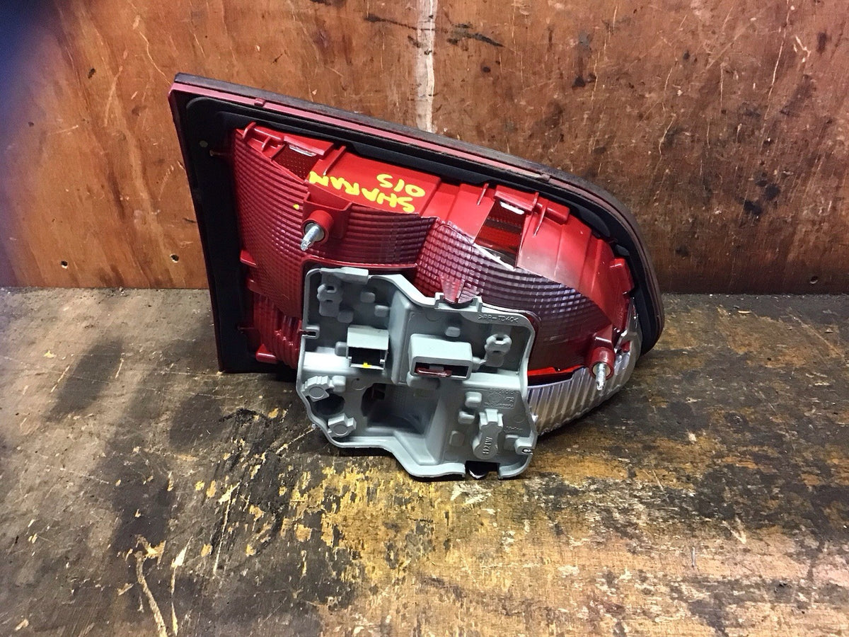 VOLKSWAGEN SHARAN MK2 DRIVER'S SIDE O/S INNER REAR LIGHT 7N0945094G 2010 20234