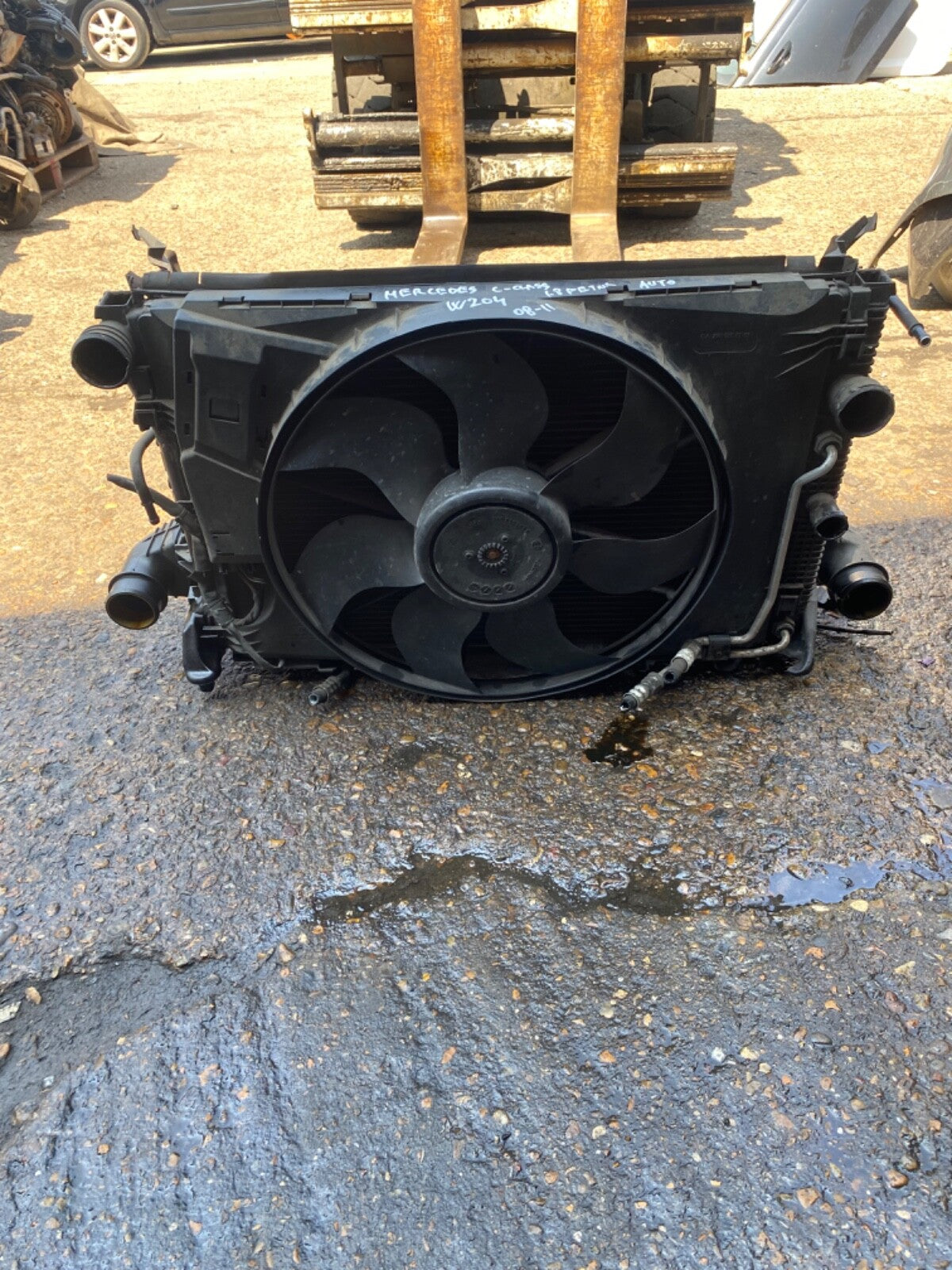 MERCEDES C CLASS W204 1.8 COMPRESSOR  AUTOMATIC RADIATOR FAN COWLING 2008 20137