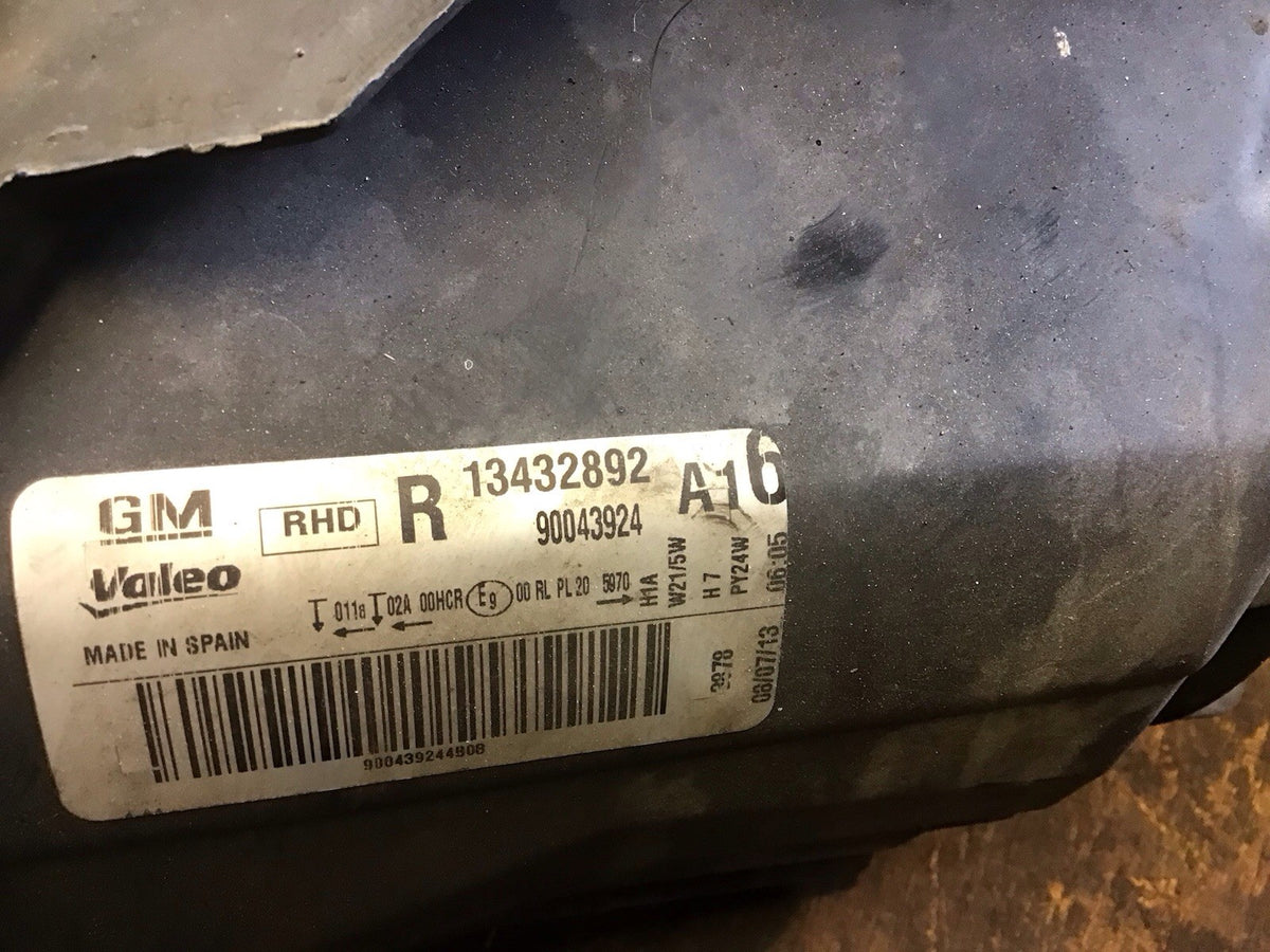 VAUXHALL CORSA D DRIVERS SIDE HEADLIGHT 13432892 2010 20144