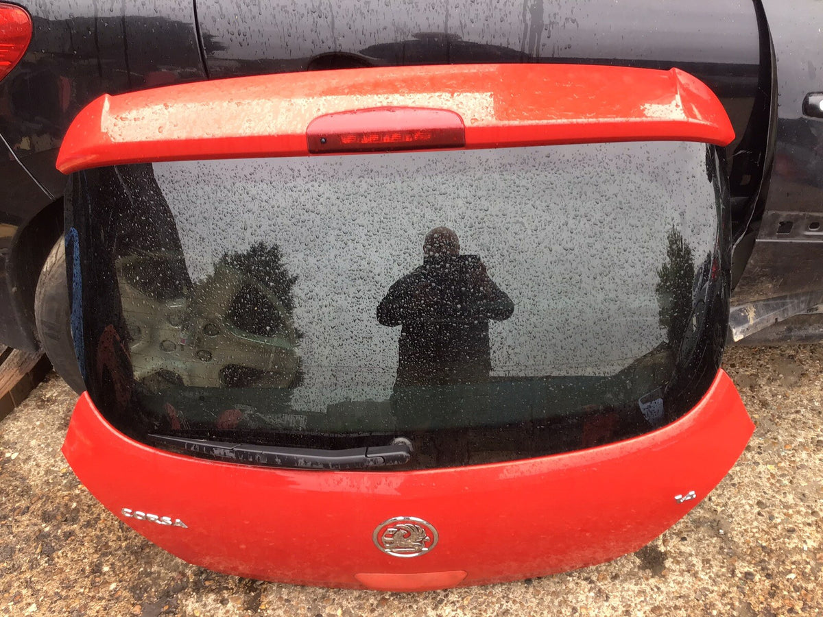 VAUXHALL CORSA D TAILGATE FLAME RED PAINT CODE Z547 3 DOOR MODEL 2006 20145
